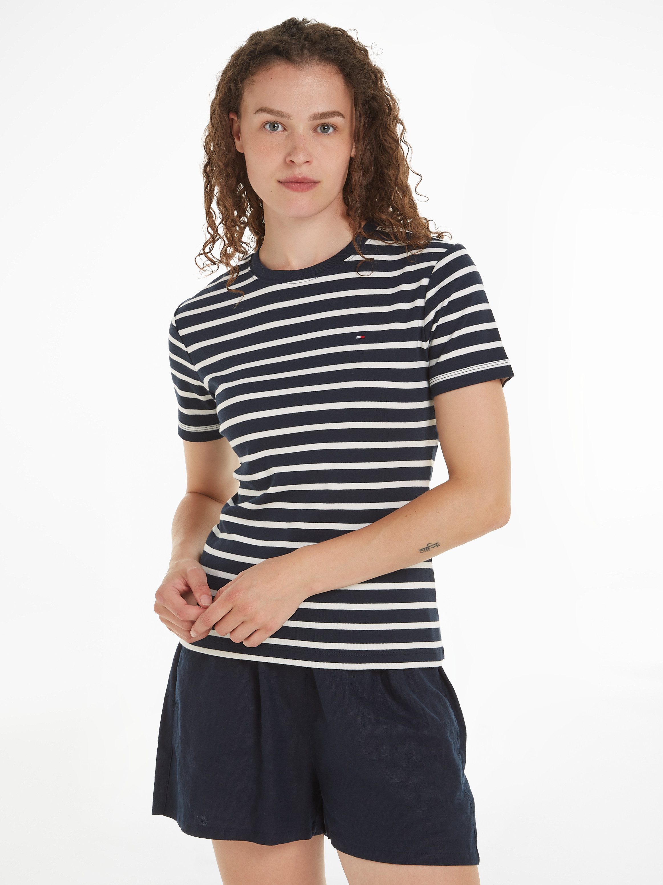 Tommy Hilfiger T-shirt SLIM CODY C-NK SS met geborduurd logo dames t-shirts maat XS (34) blauw