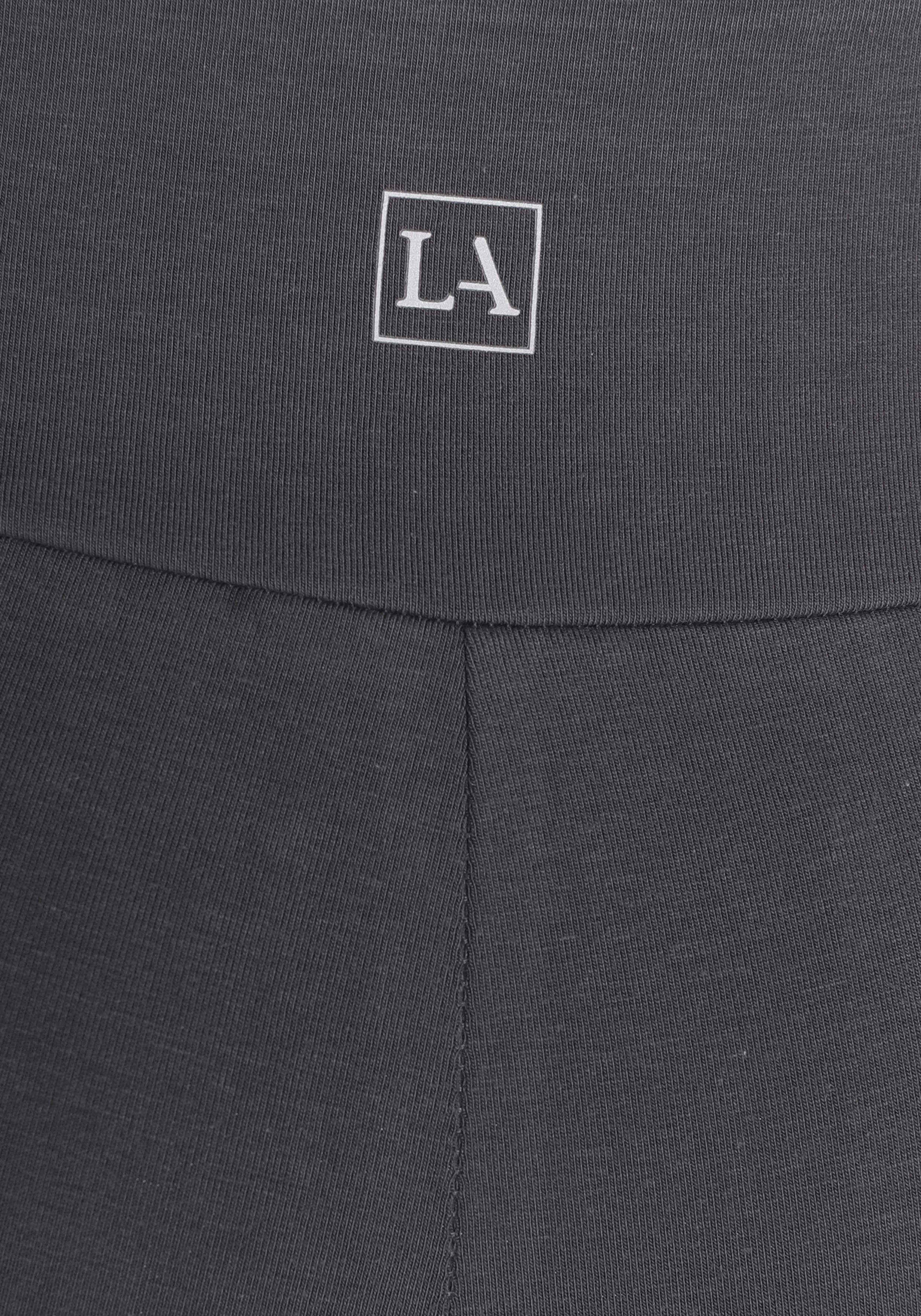 Lascana Short met brede boord en logoprint
