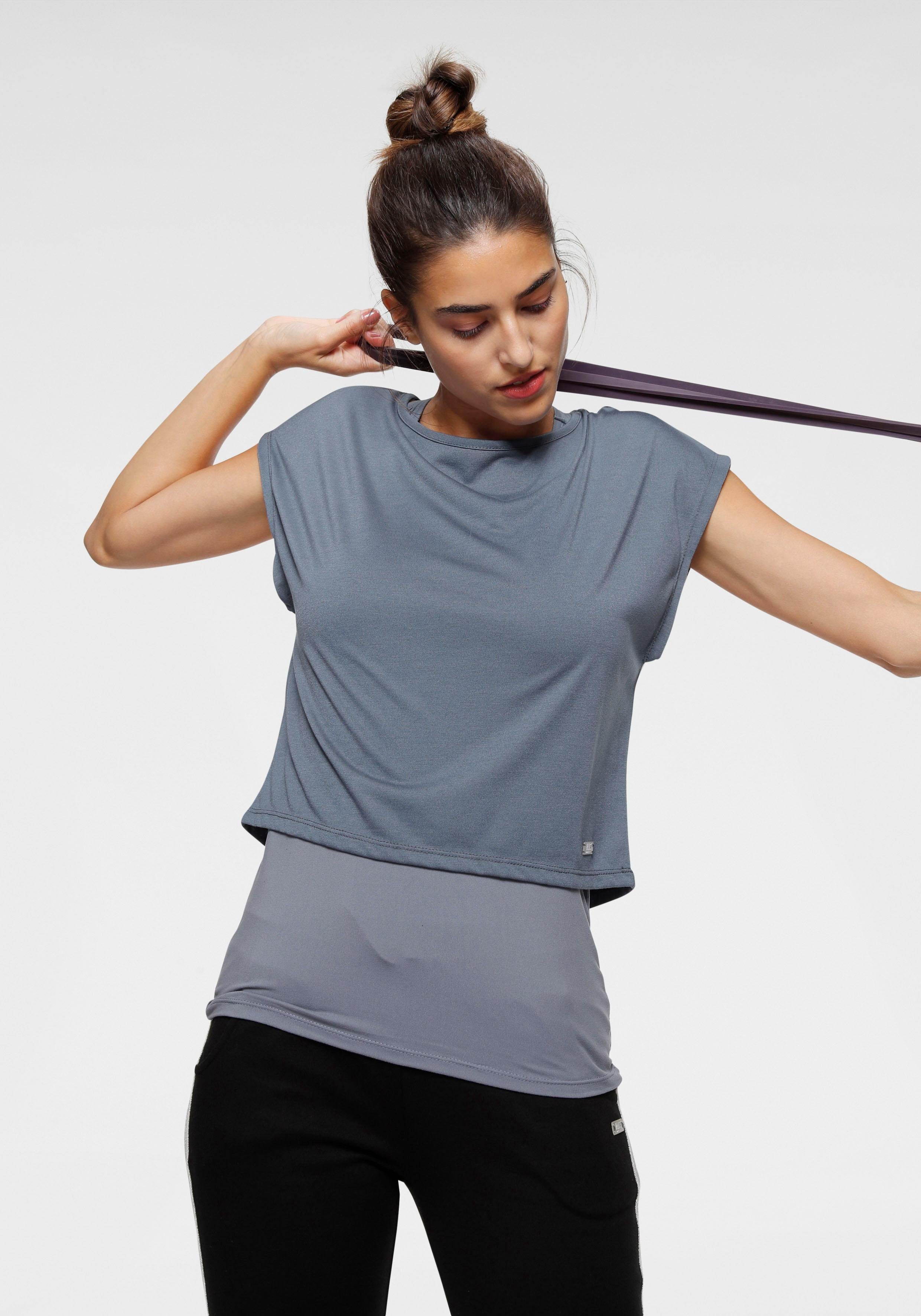 H.I.S Trainingsshirt 2-delige set: shirt & top Korte mouw, ronde hals, van polyester en viscose, met stijlvolle badges (set, 2-delig, Met top)