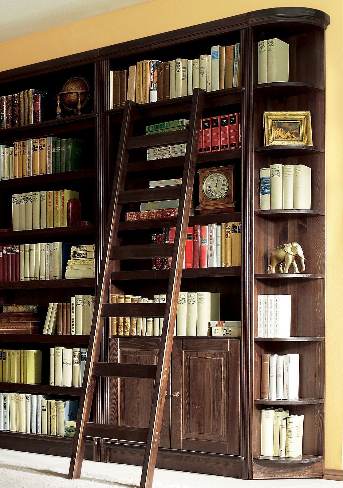 Home affaire Boekenkast Soeren van massief grenen, hoogte 220 cm, met 2 houten deuren, veel bergruimte