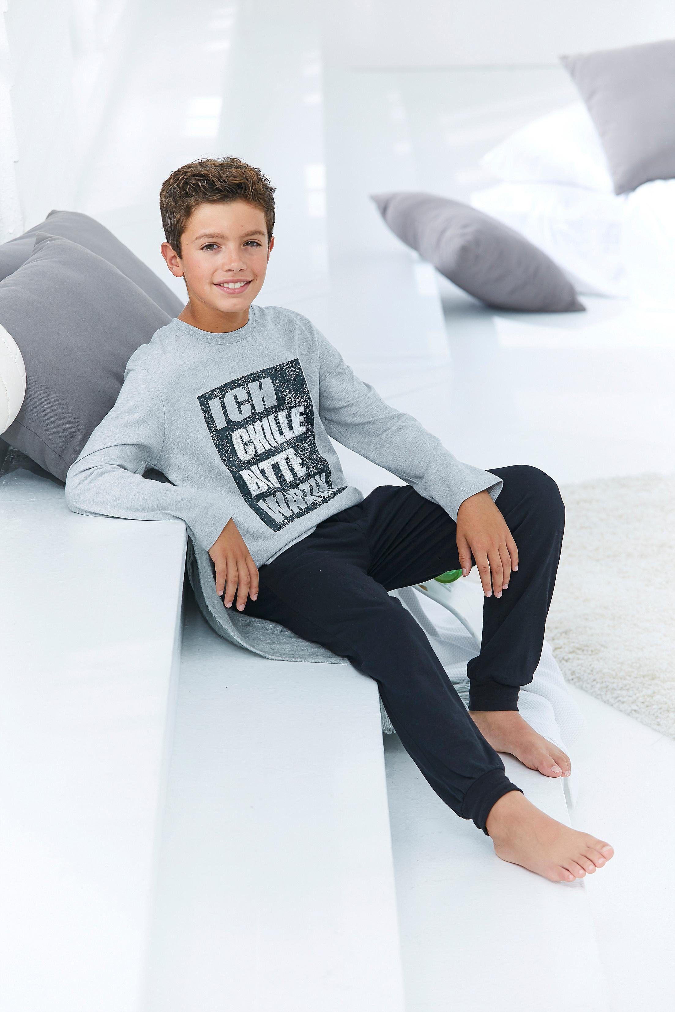 AUTHENTIC LE JOGGER Pyjama Pyjama met spreuk "Ik chill, wacht even" (2-delig, 1 stuk)