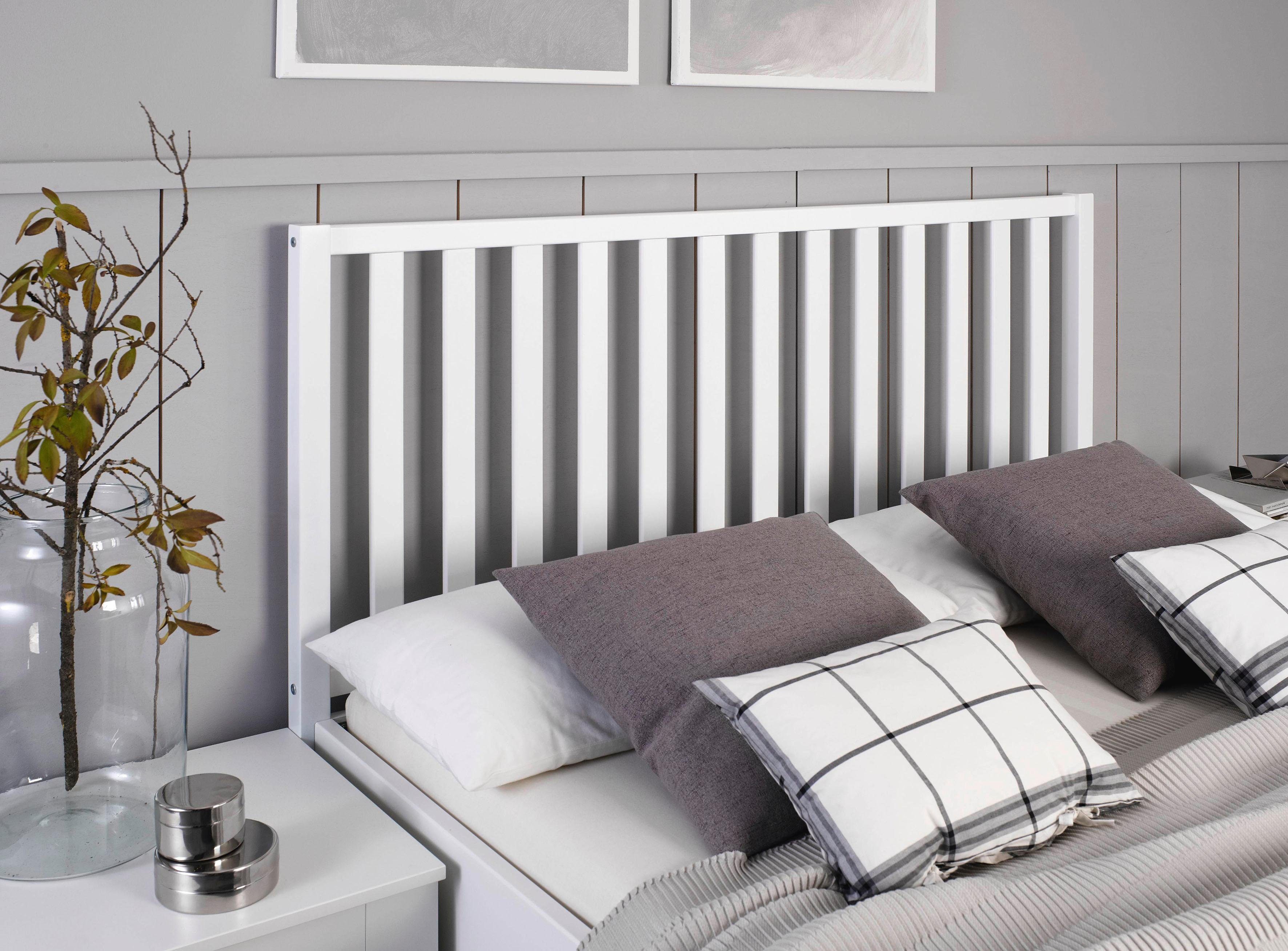 rauch Bedframe Skagen met spijlenhoofdbord