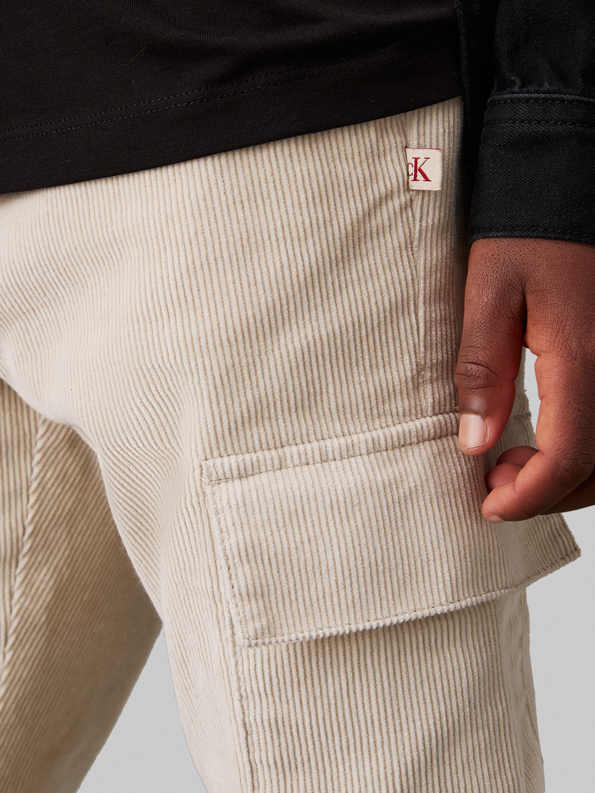 Calvin Klein Cargobroek Corduroy Straight Cargo Pants voor kinderen tot 16 jaar en met logo-embossing