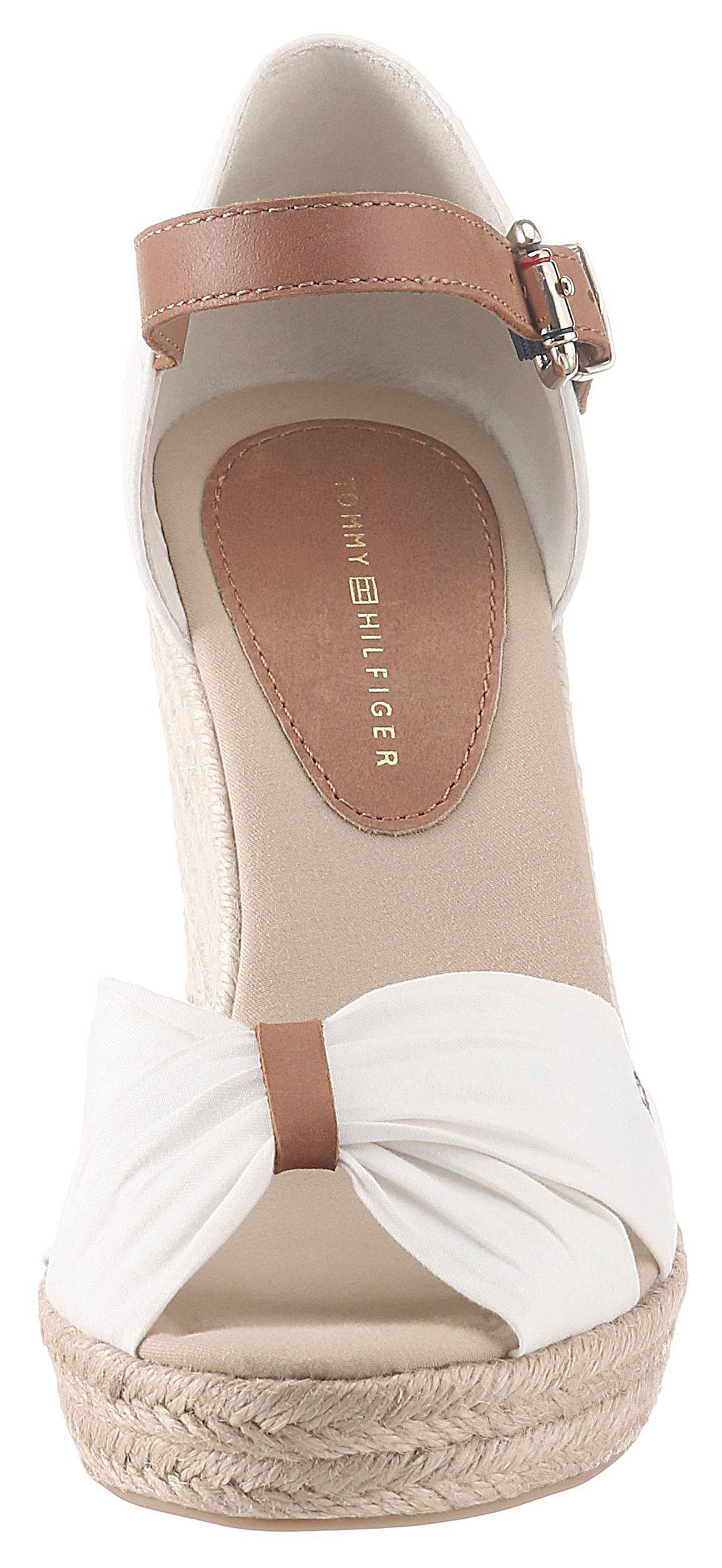 Tommy Hilfiger Highheel sandaaltjes BASIC OPENED TOE HIGH WEDGE zomerschoen, sandaal, sleehak, met subtiele vlagborduursel