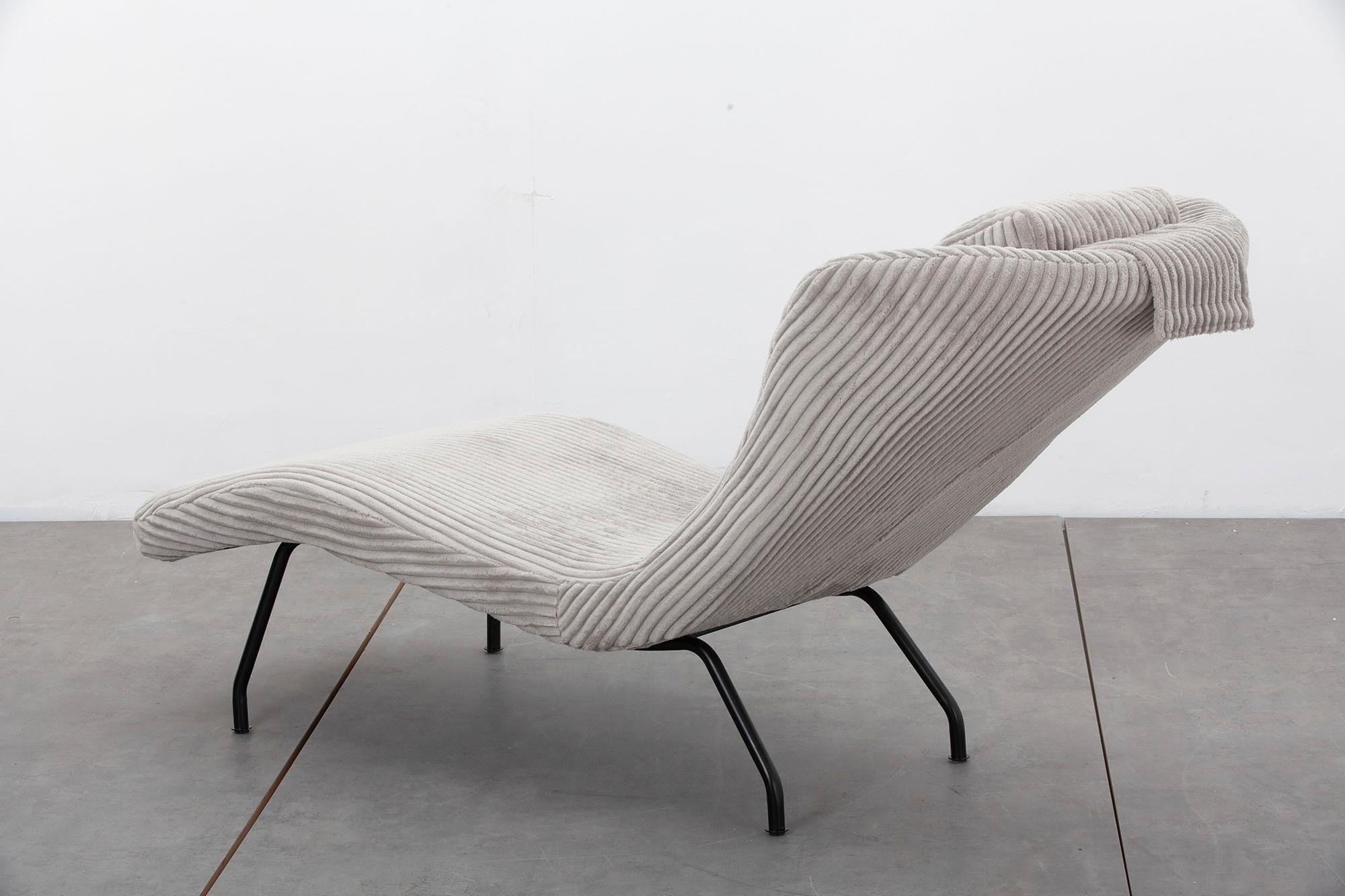 SalesFever Relaxfauteuil met moderne cord bekleding, gezellige stretcher
