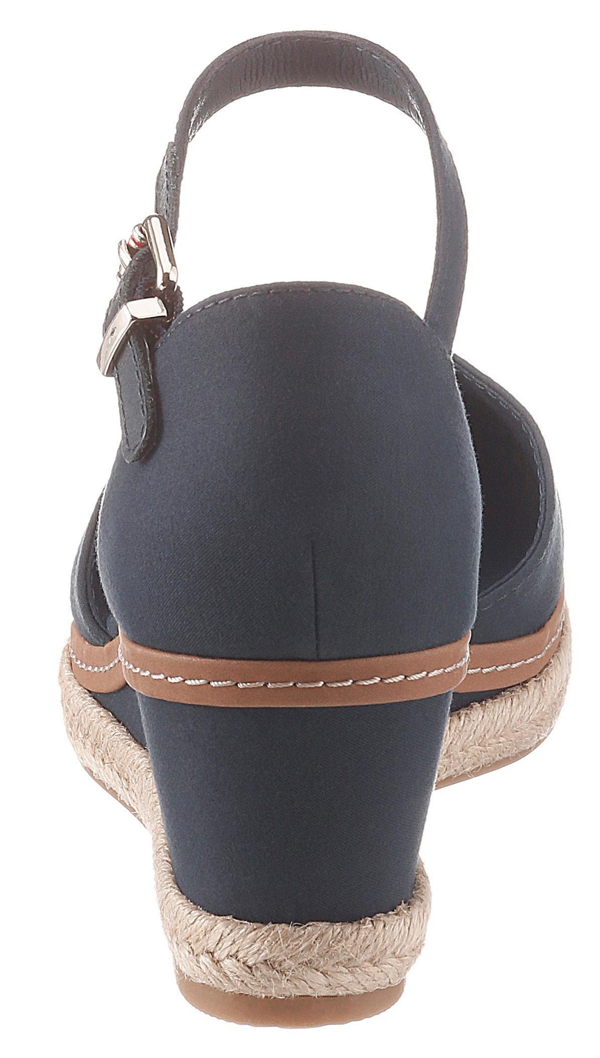 Tommy Hilfiger Gesppumps BASIC CLOSED TOE MID WEDGE , sandaal met bandjes, sleehak, zomerschoen, met verstelbare gesp