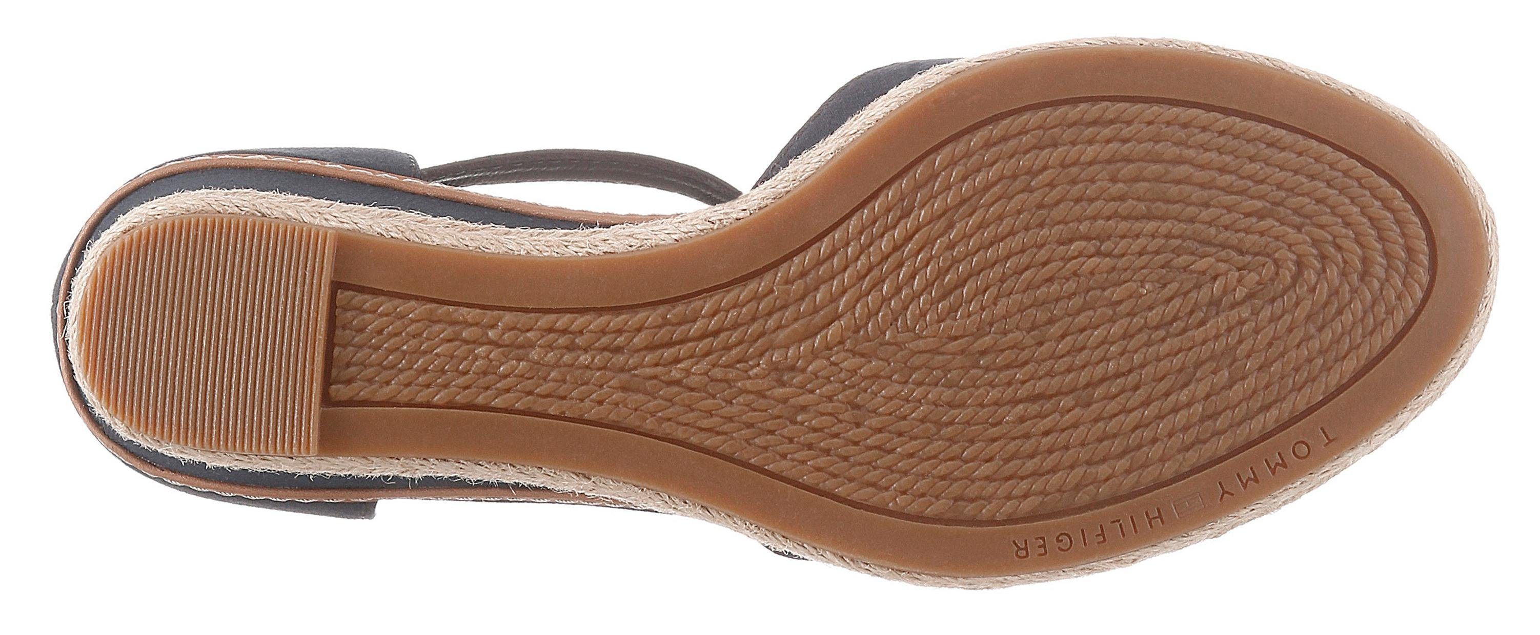 Tommy Hilfiger Gesppumps BASIC CLOSED TOE MID WEDGE , sandaal met bandjes, sleehak, zomerschoen, met verstelbare gesp