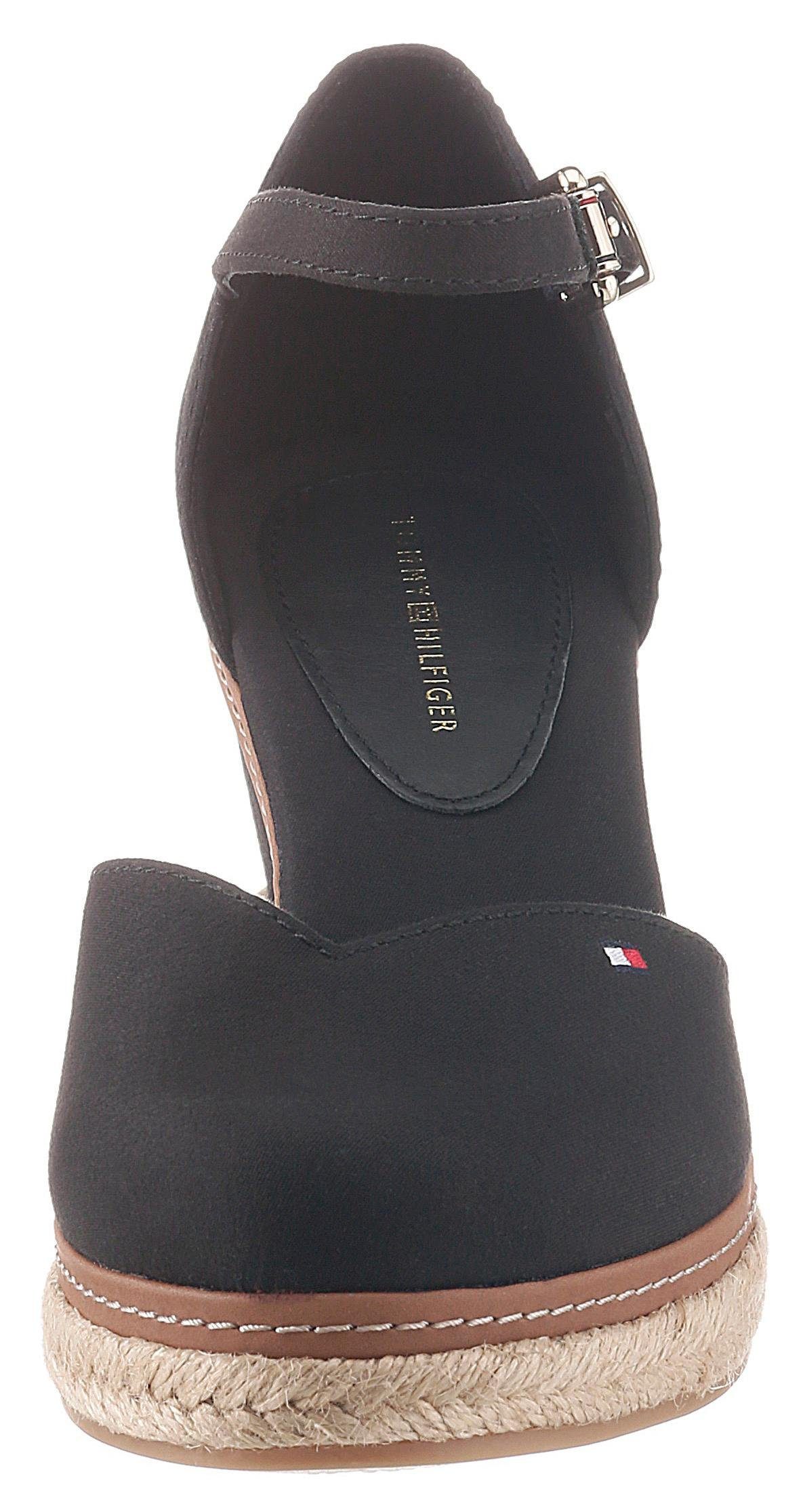 Tommy Hilfiger Gesppumps BASIC CLOSED TOE MID WEDGE , sandaal met bandjes, sleehak, zomerschoen, met verstelbare gesp