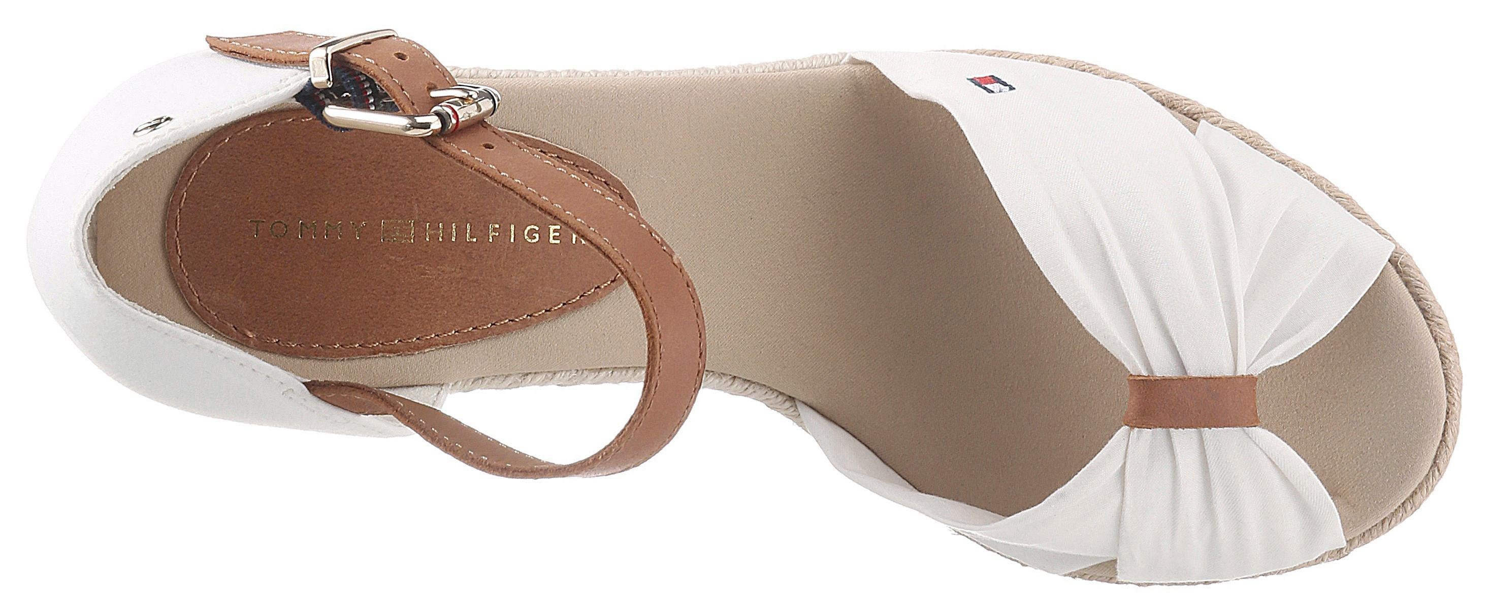 Tommy Hilfiger Highheel sandaaltjes BASIC OPENED TOE HIGH WEDGE zomerschoen, sandaal, sleehak, met subtiele vlagborduursel
