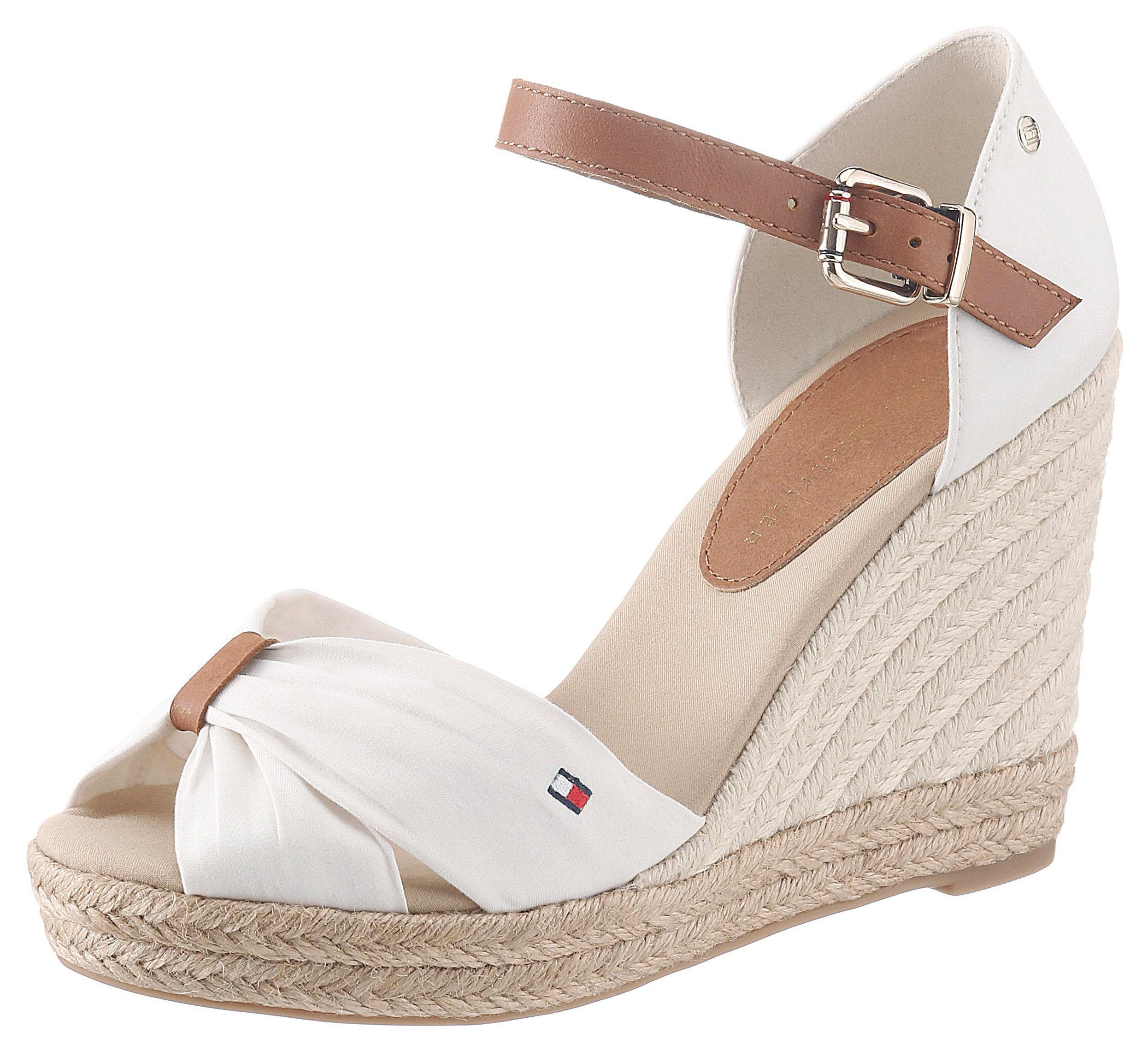 Tommy Hilfiger Highheel sandaaltjes BASIC OPENED TOE HIGH WEDGE zomerschoen, sandaal, sleehak, met subtiele vlagborduursel