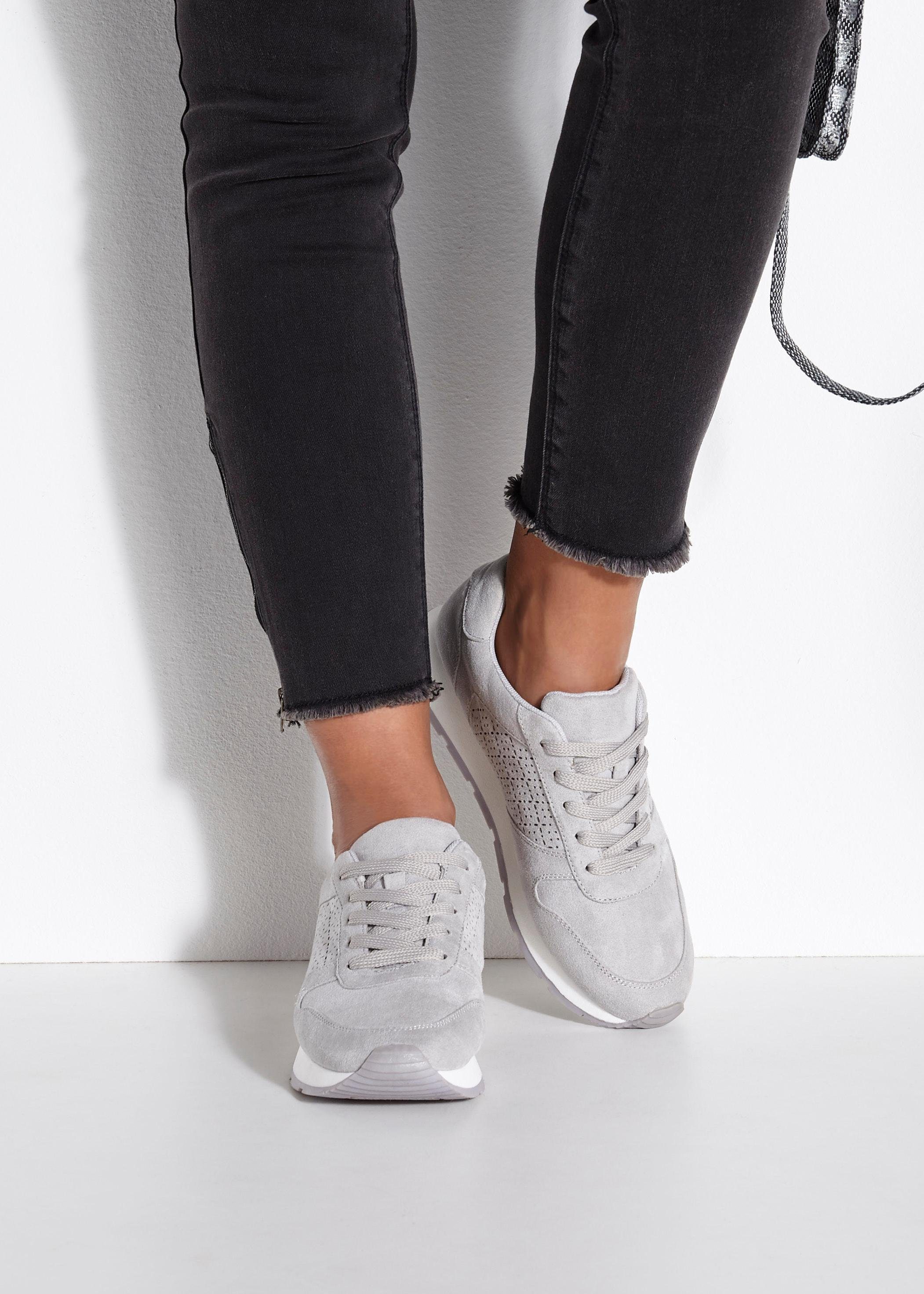 Lascana Sneakers met filigraan verwerkte uitsparingen in de online shop |  OTTO