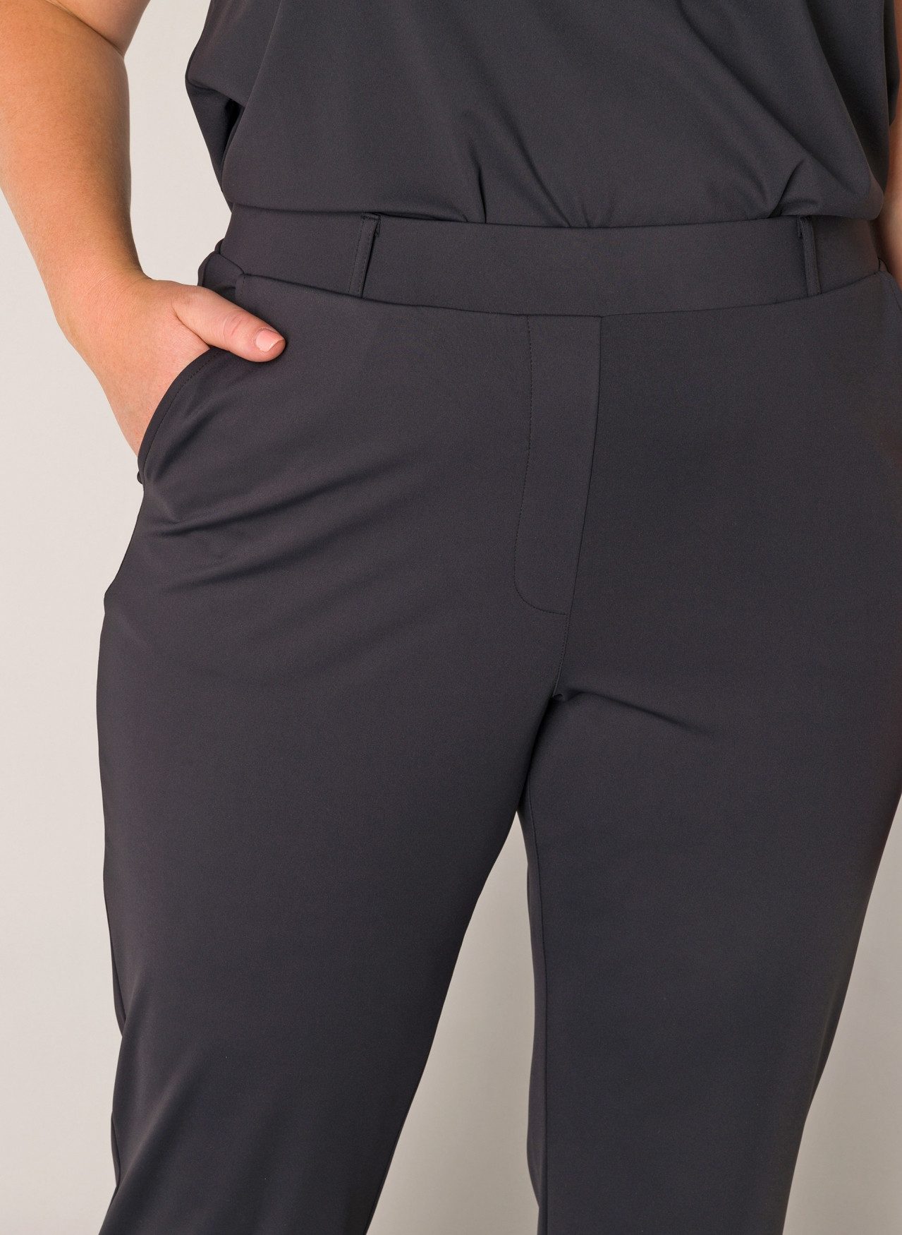 Base Level Curvy Stoffen broek Lori met stretch en lichte flair