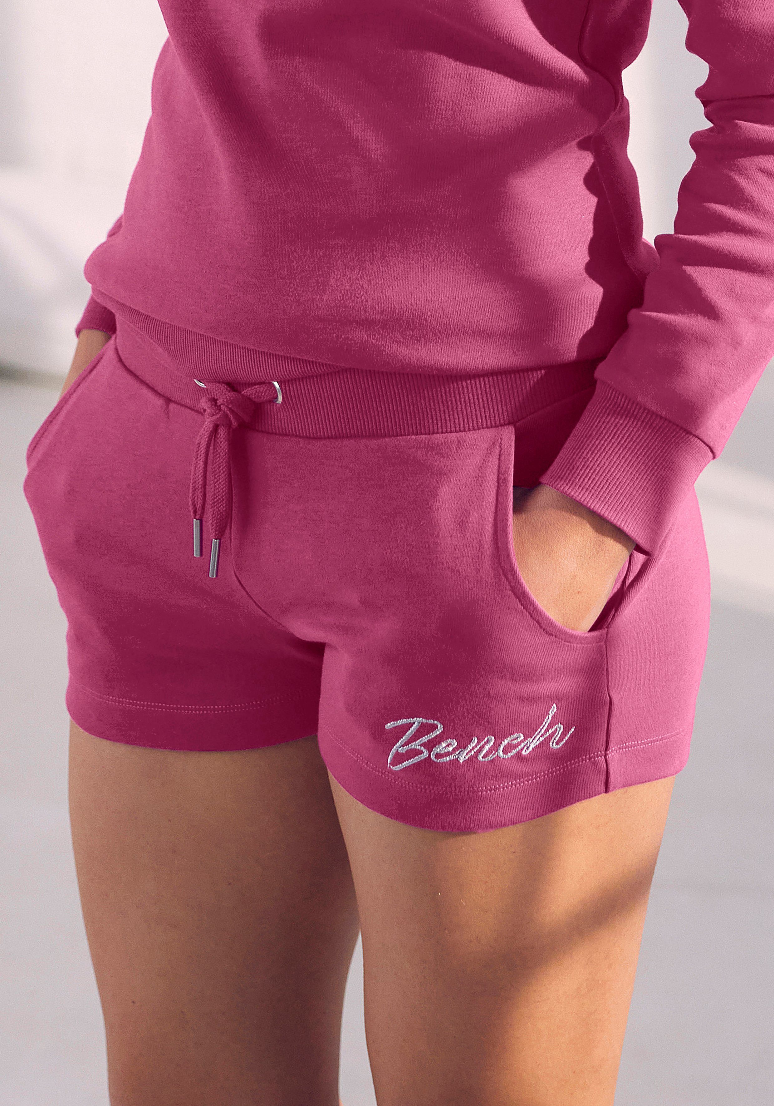 Bench. Loungewear Sweatshort met glanzende logo-borduurwerk, loungewear, loungepak dames shorts & bermuda's maat 52/54 paars