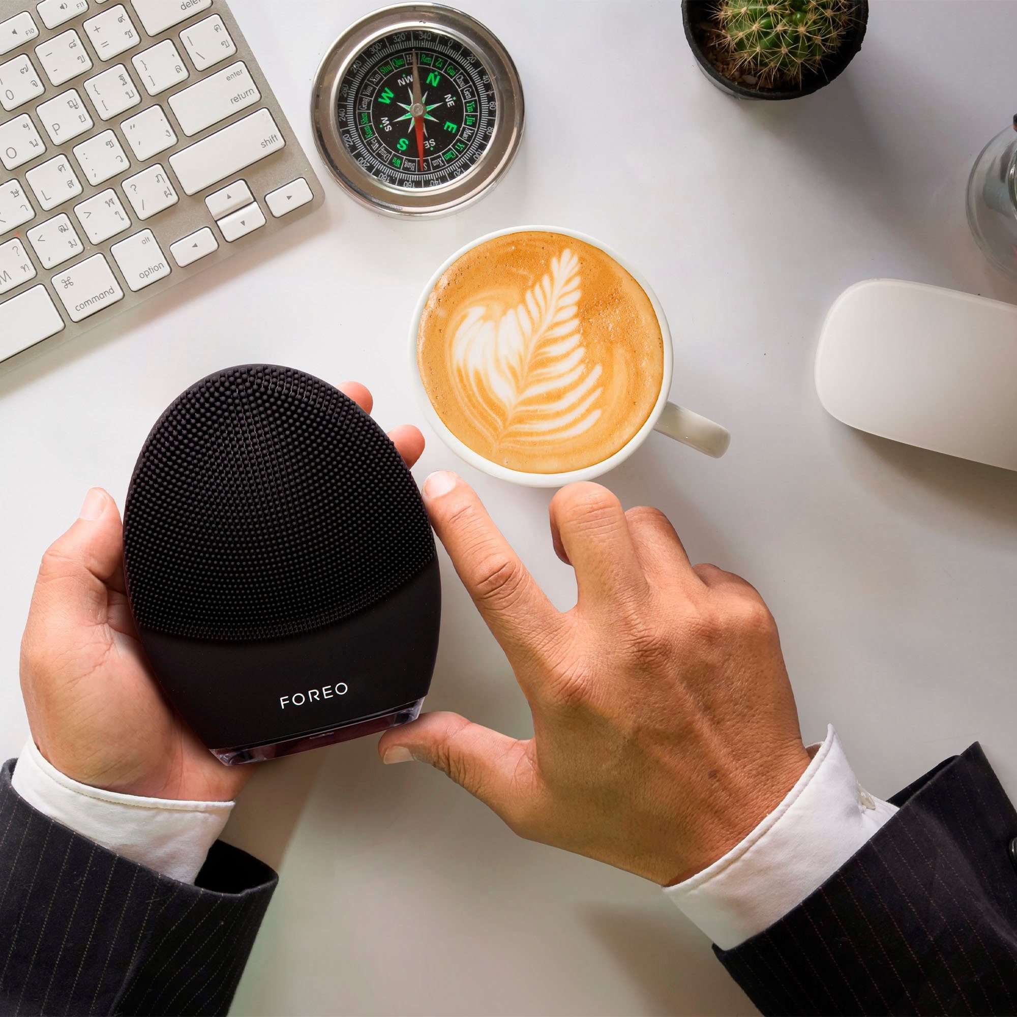 FOREO Elektrische gezichtsreinigingsborstel LUNA™ 3 MEN Slimme gezichtsreinigings- en massageborstel
