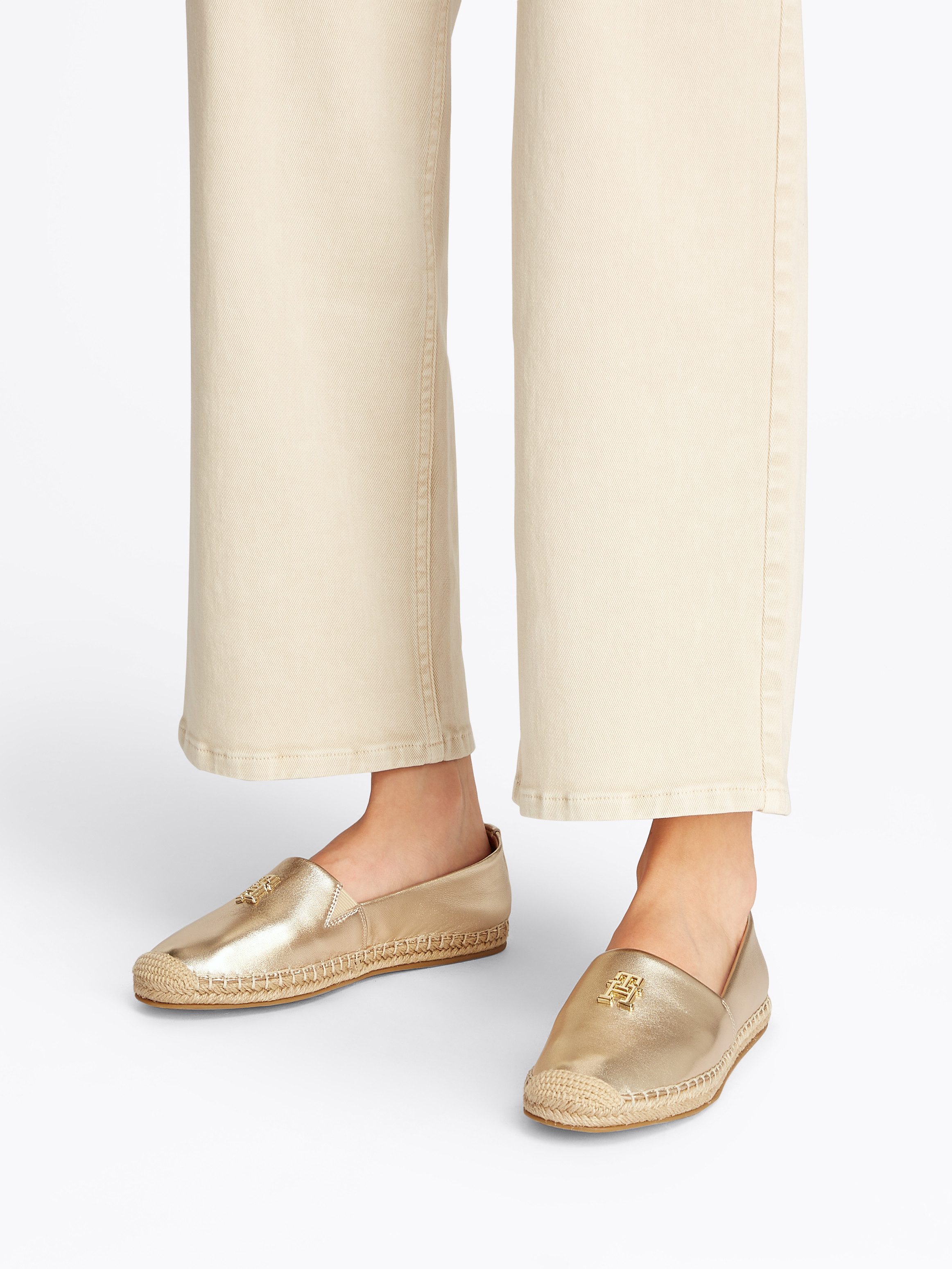 Tommy Hilfiger Espadrilles TH LOGO METALLIC LEATHER ESPAD , zomerschoen, slippers, instapschoen met th-sieraandeel