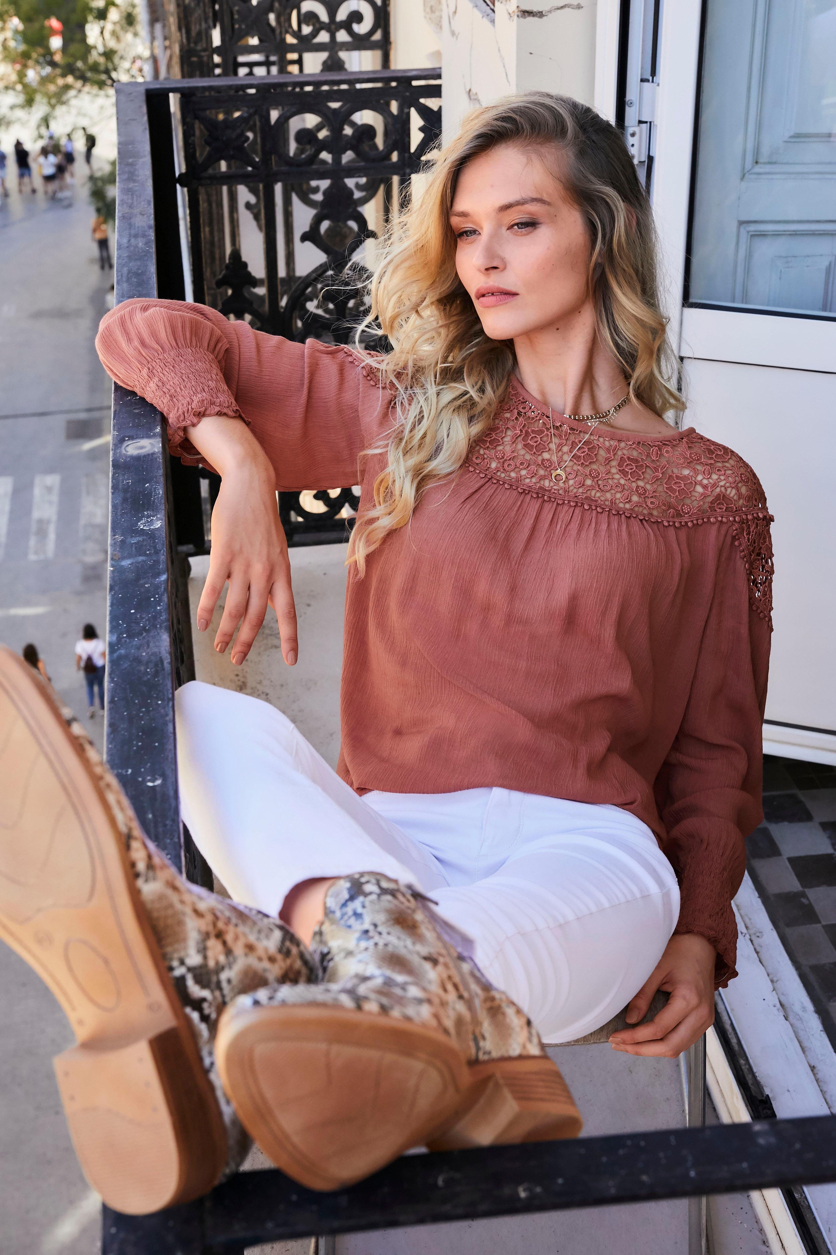 Aniston CASUAL Bootcut jeans enkelvrije lengte
