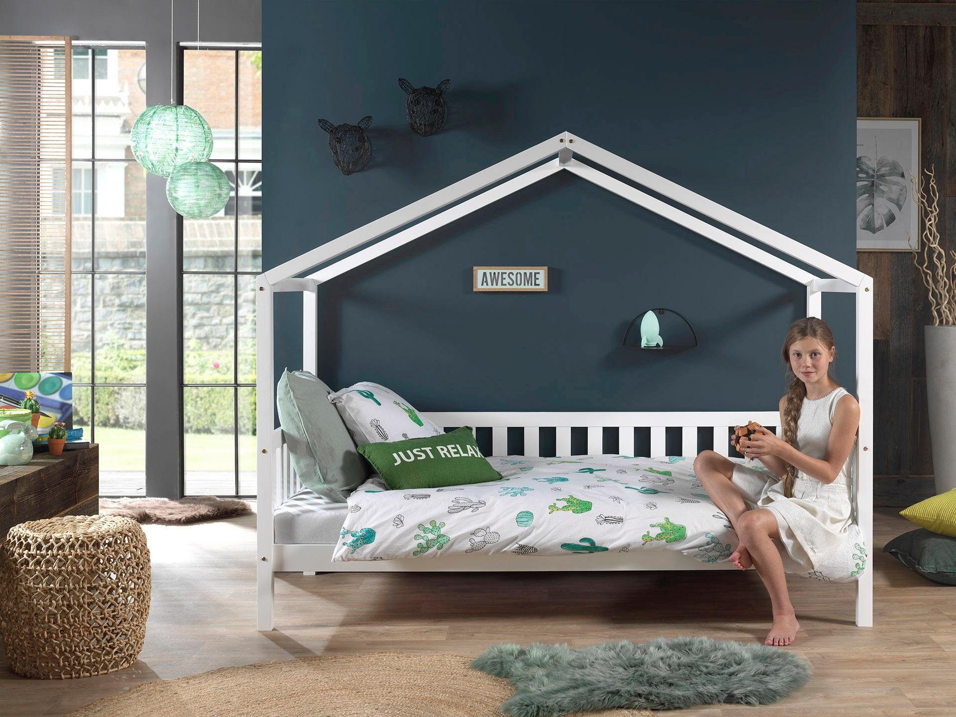Vipack Huisbed Dallas, met dakconstructie, massief dennenhout, stevig gebouwd naar keuze met onderbedlade of stoffen hemel, uitvoering ecru of wit