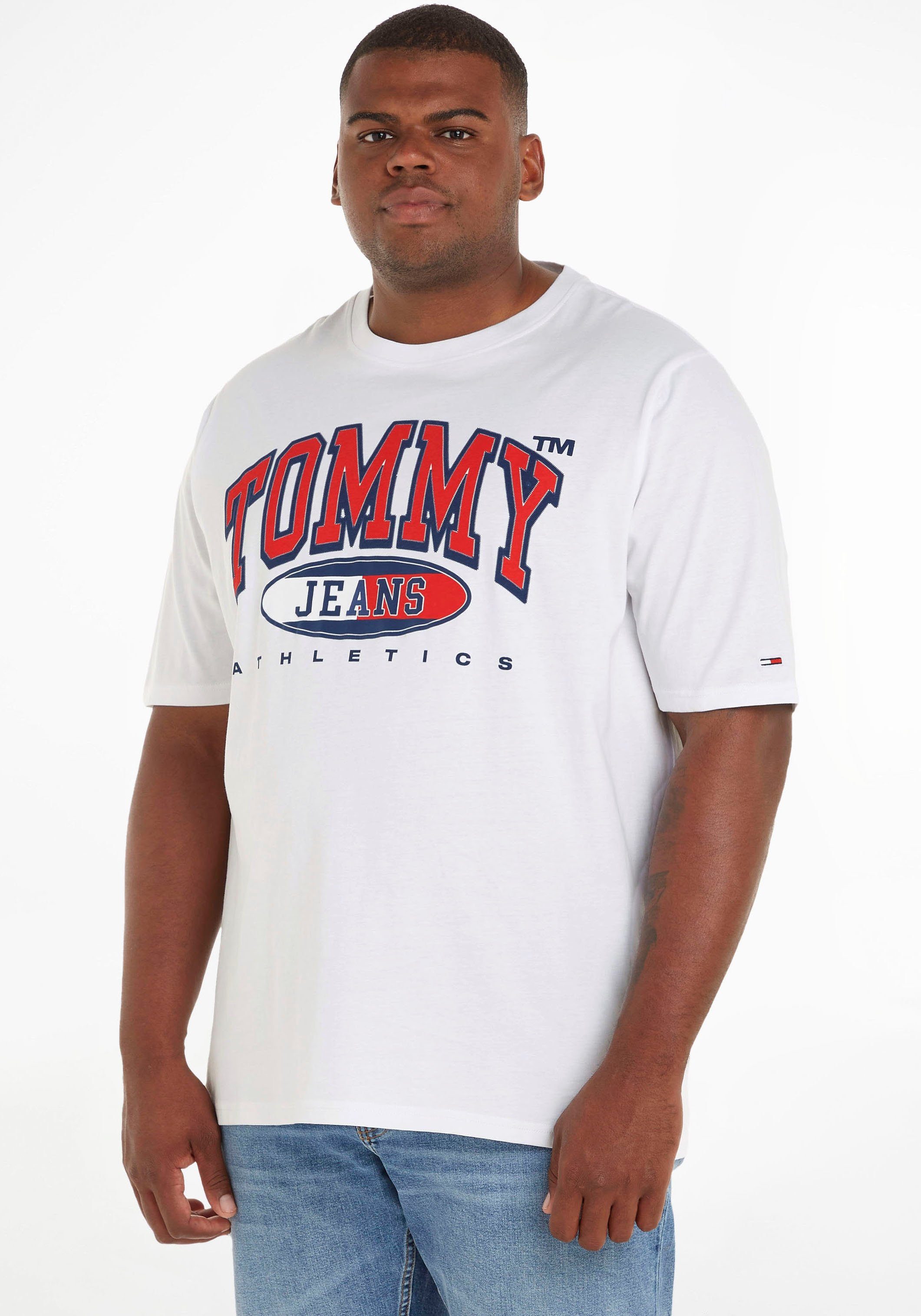 breedte scheren Vakantie Tommy Jeans Plus T-shirt TJM PLUS ESSENTIAL GRAPHIC TEE met print op de  borst online bij | OTTO