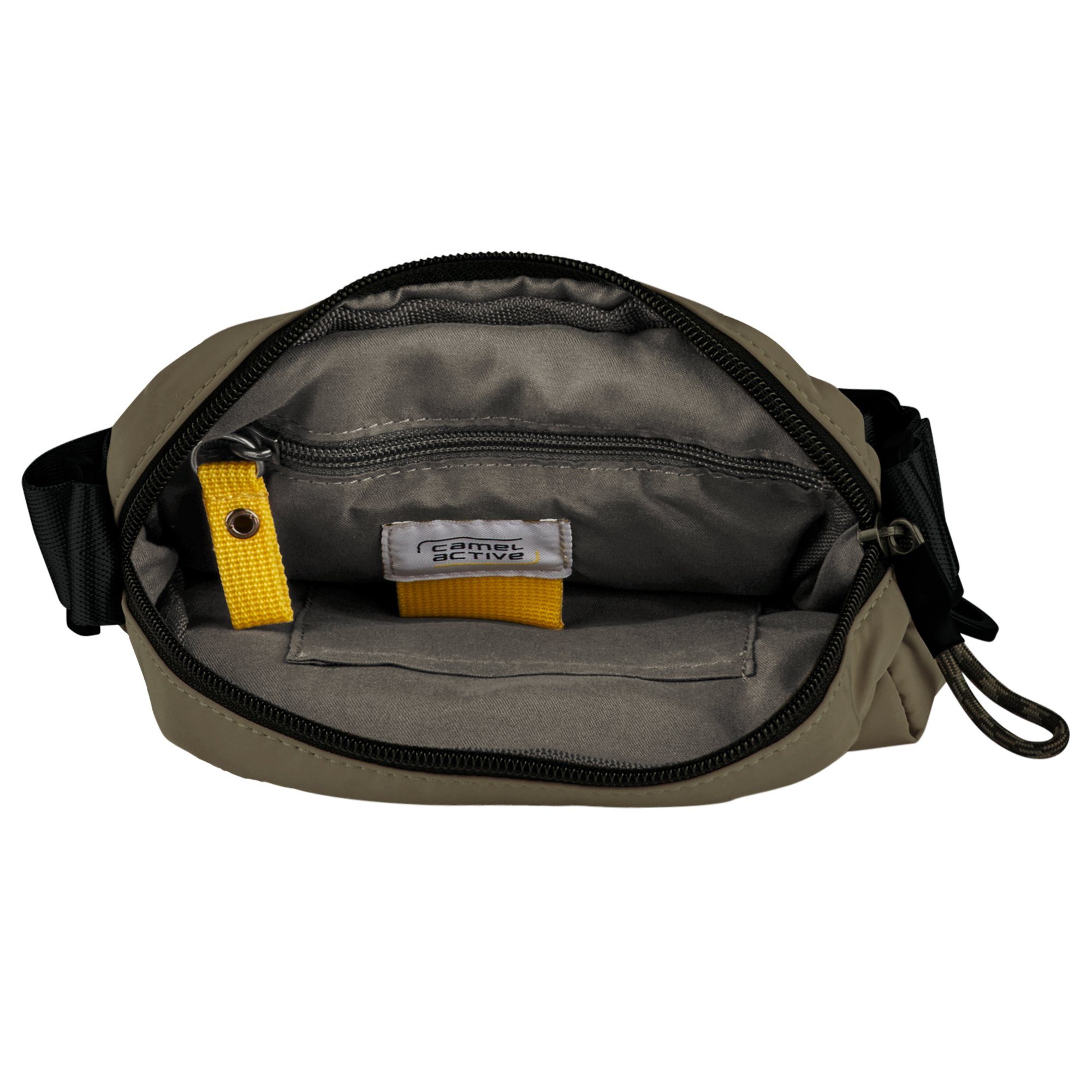 camel active Schoudertas Terra van gerecycled nylon en volumineus aangebrachte zakken