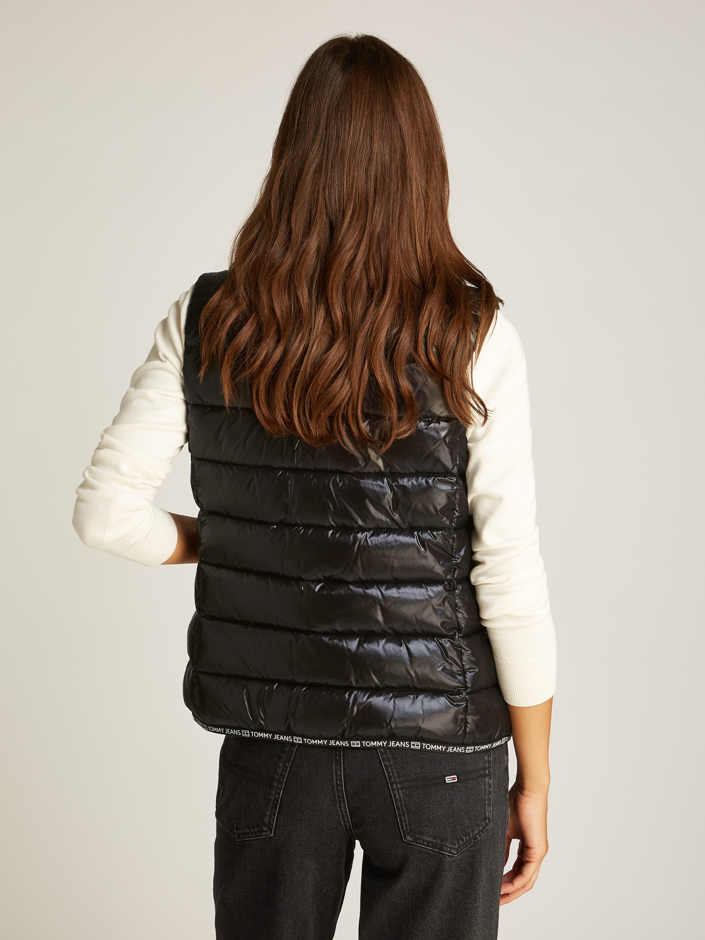 TOMMY JEANS Bodywarmer TJW ESSENTIAL TAPE VEST in glanzende uitstraling, met lichte wattage