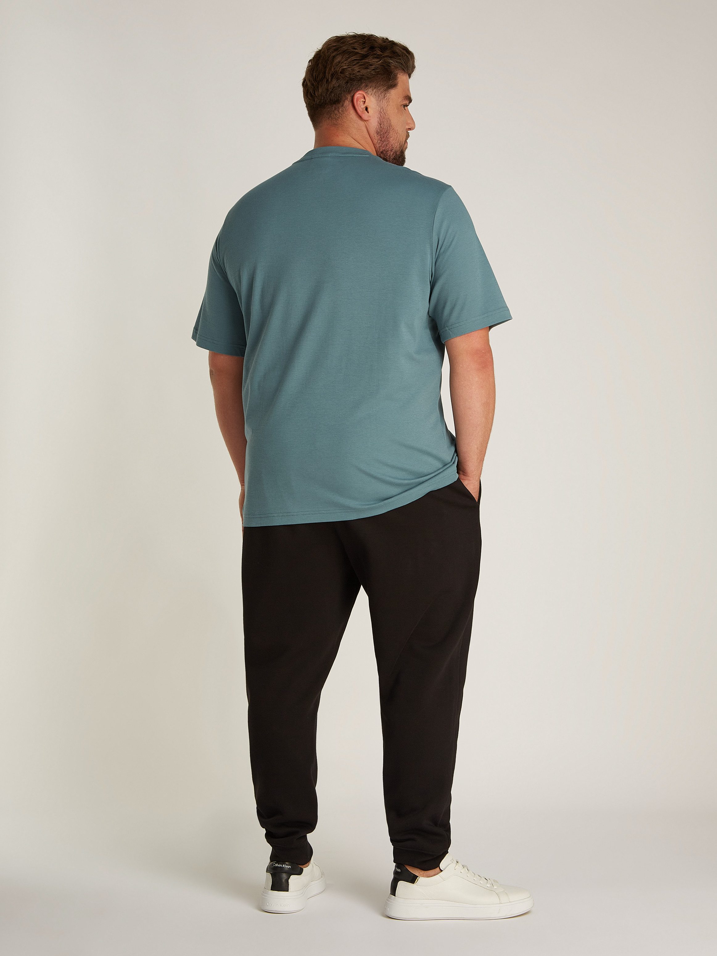 Calvin Klein T-shirt BT_NANO LOGO INTERLOCK T-SHIRT in grote maten met logo-opschrift