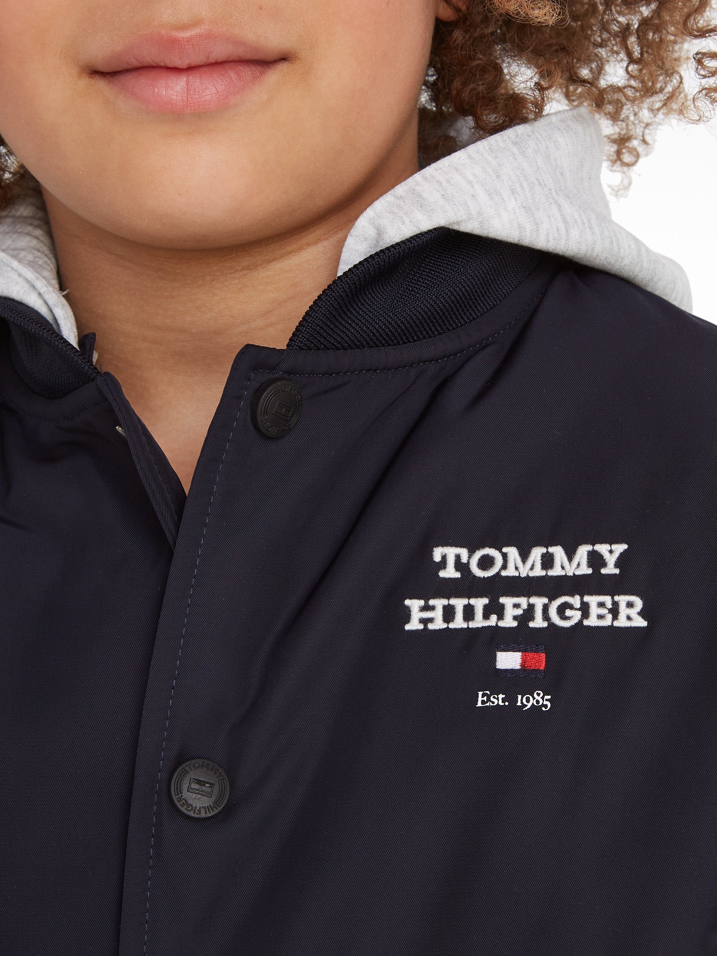 Tommy Hilfiger Bomberjack TH LOGO BOMBER JACKET met logoborduursel op borsthoogte