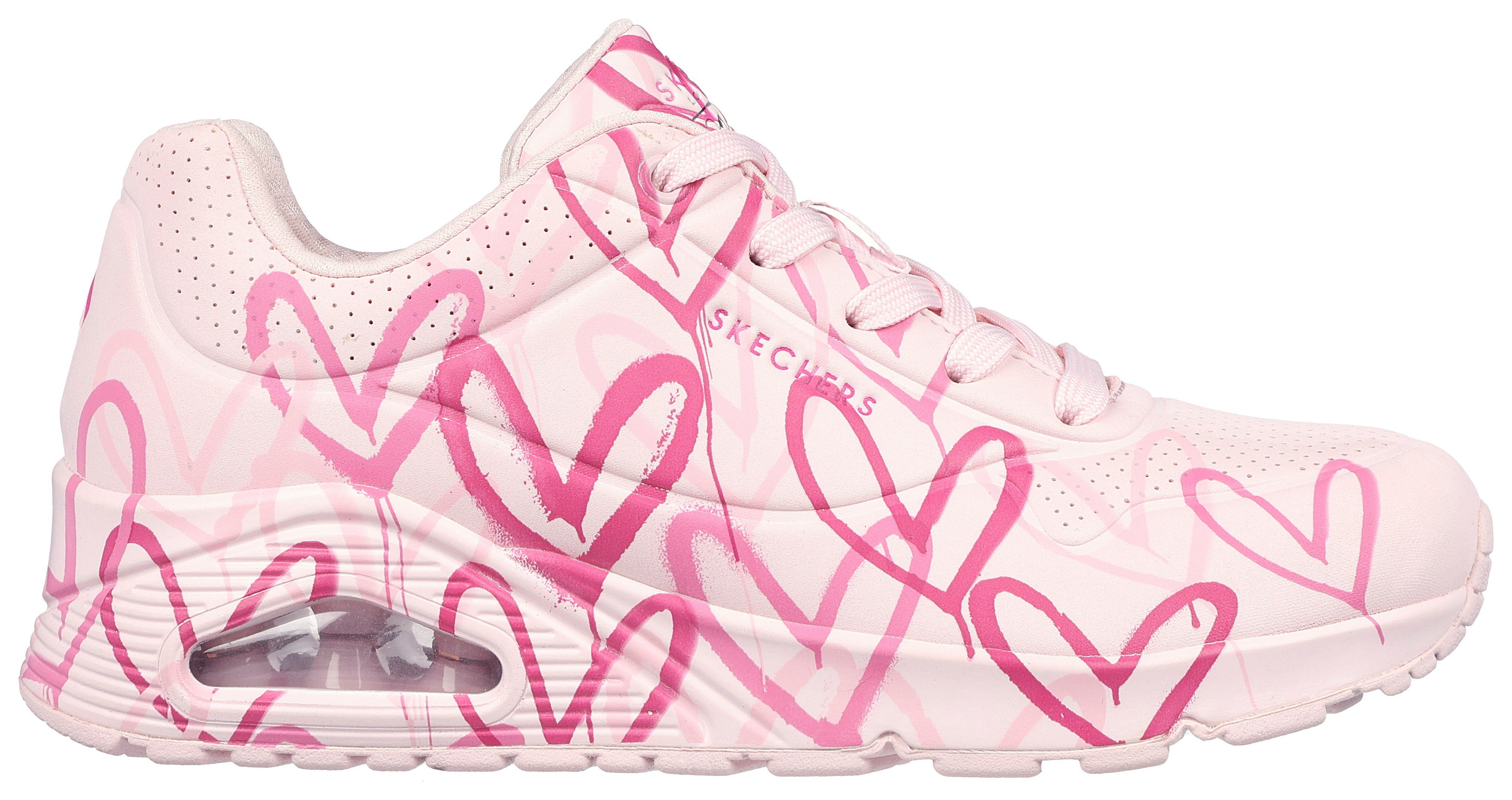 Skechers Sneakers met sleehak UNO-SPREAD THE LOVE Vrijetijdsschoen, lage schoen, veterschoen met coole graffiti-print