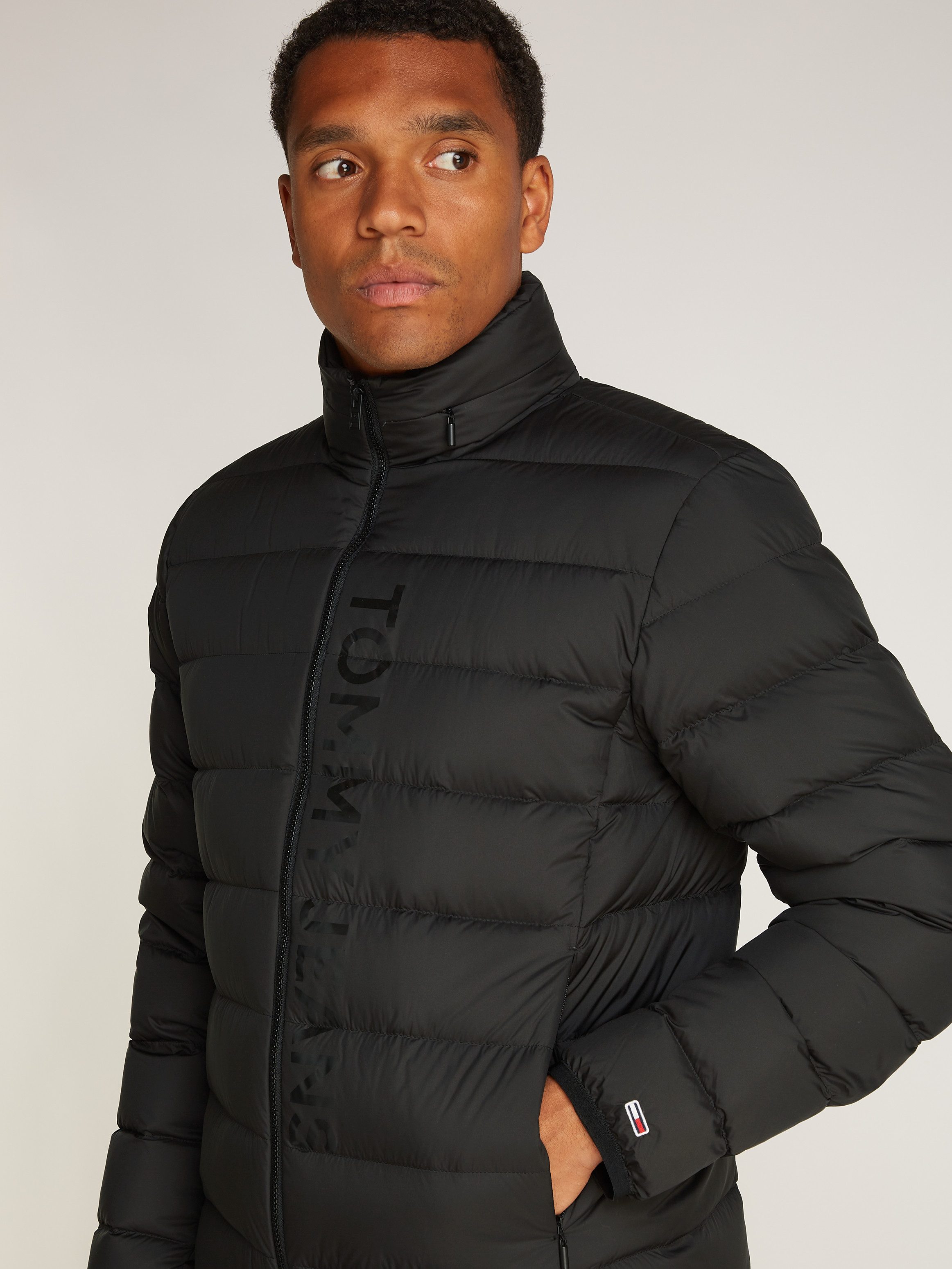 TOMMY JEANS Gewatteerde jas TJM LT DOWN PRINTED JACKET