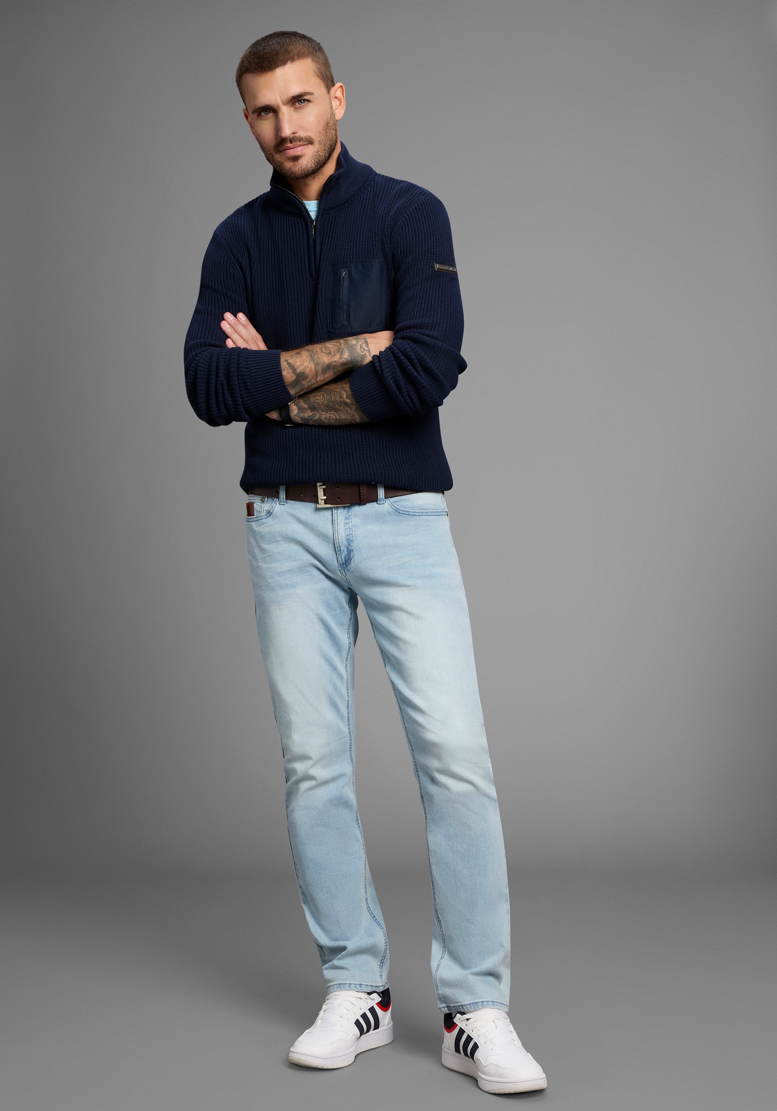 Bruno Banani Straight jeans Hutch rechte broekspijpen, gedeeltelijk met modieuze destroyed-effecten,