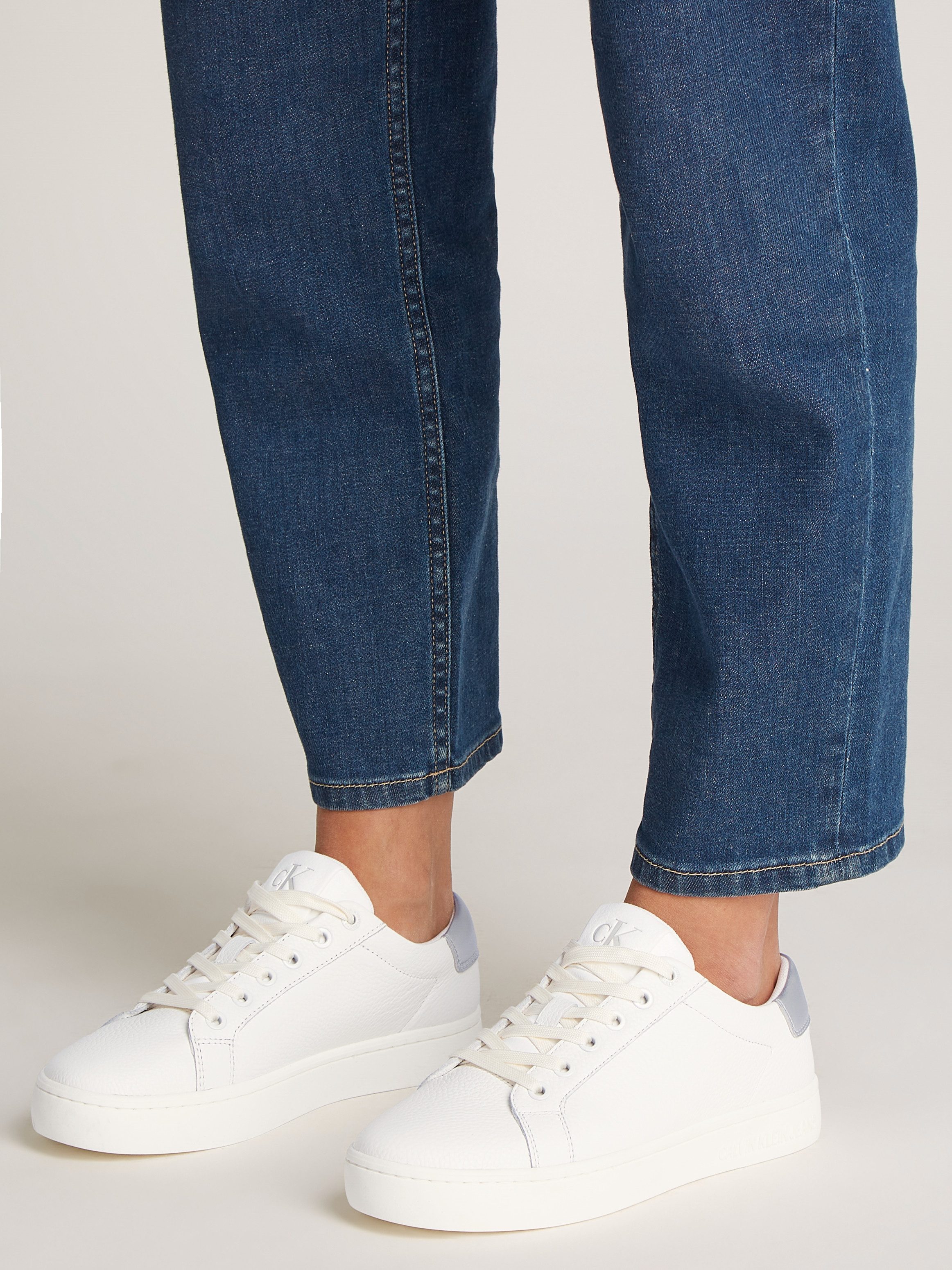 Calvin Klein Plateausneakers CLASSIC CUPSOLE LOW OHB , veterschoen, lage schoen, vrijetijdsschoen met contrast aan de hak