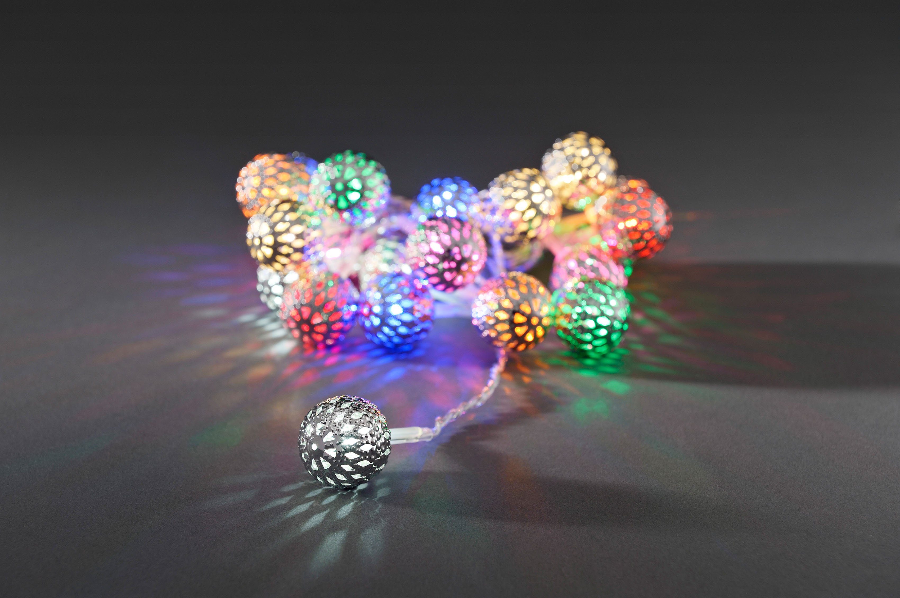 KONSTSMIDE Led-lichtsnoer Kerst versiering Led decoratief lichtsnoer, zilverkleurige metalen ballen, 21 gekleurde dioden (1 stuk)