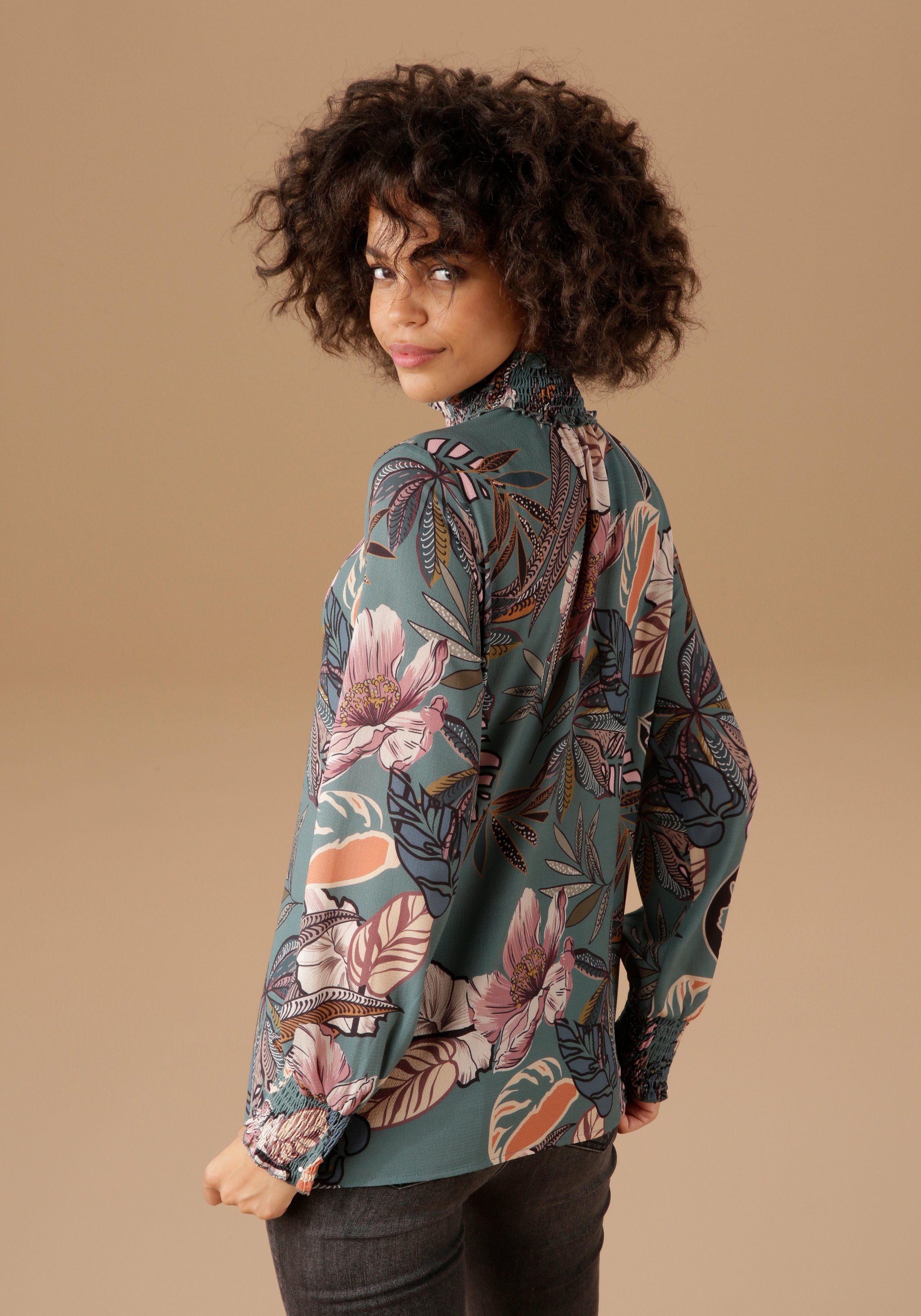 Aniston CASUAL Blouse zonder sluiting met grootvlakige bloemenprint - elk stuk is uniek