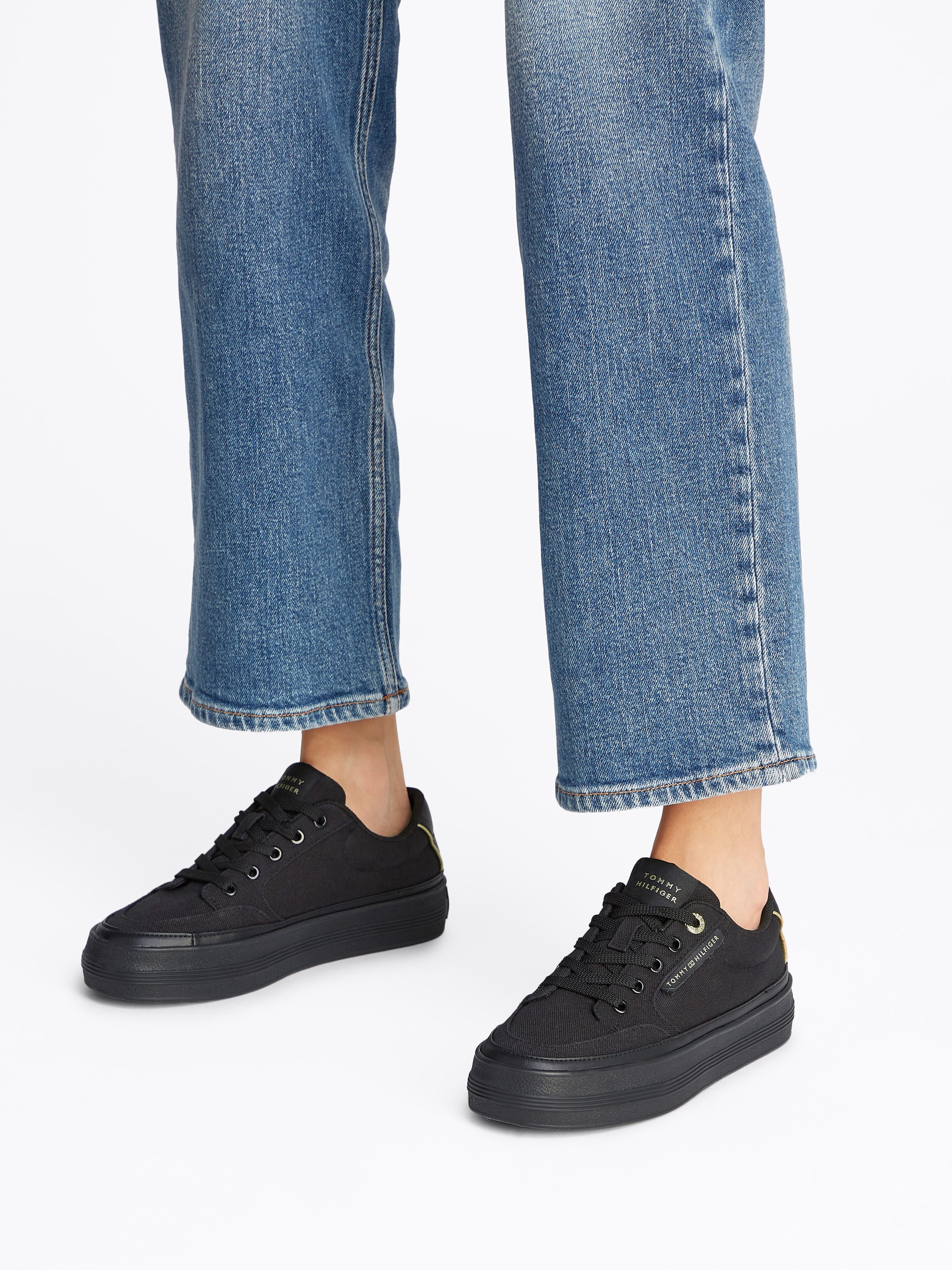 Tommy Hilfiger Plateausneakers ESSENTIAL VULC TEXTILE SNEAKER , vrijetijdsschoen, lage schoen, veterschoen met gouden details