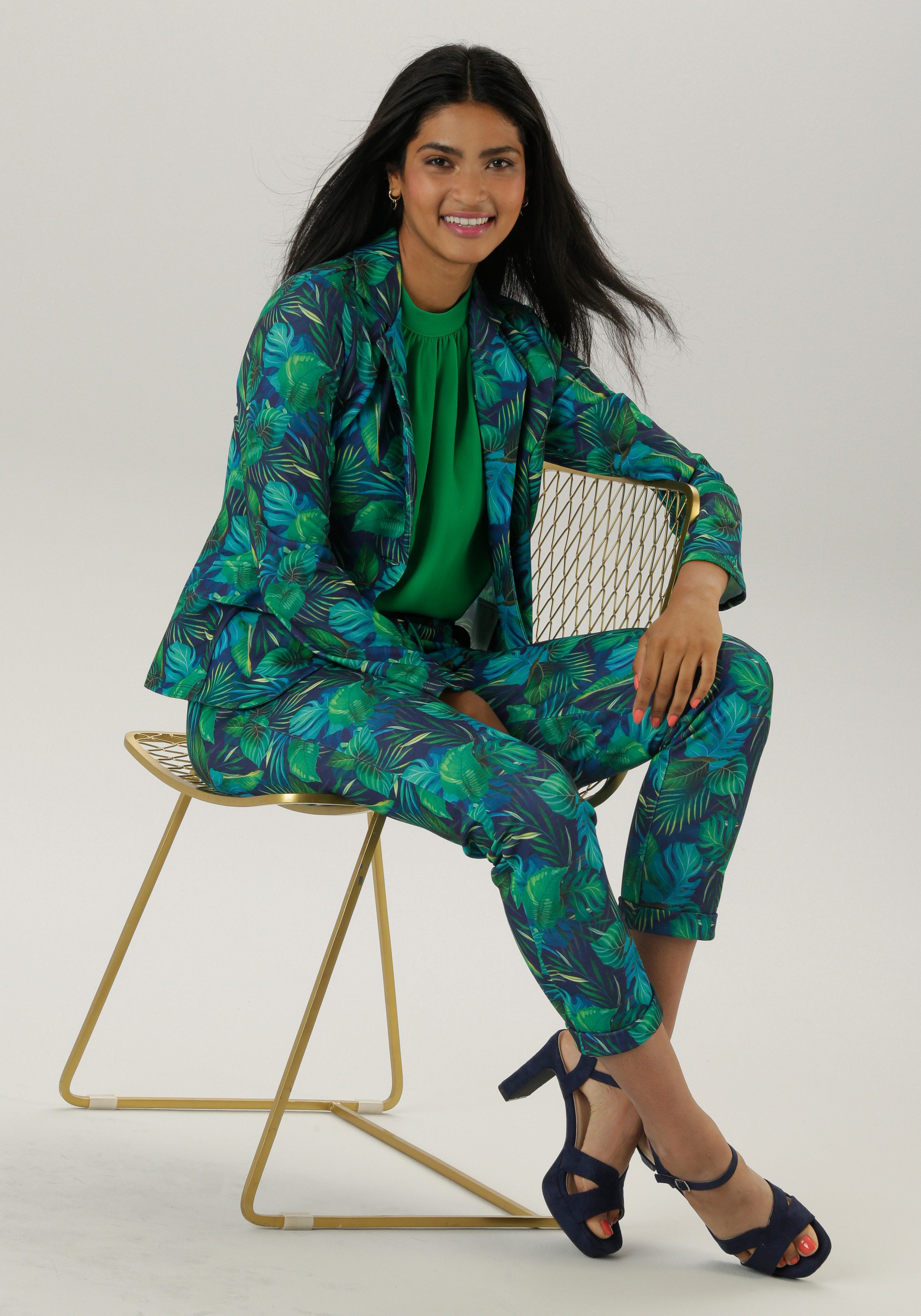 Aniston SELECTED Comfortbroek met grootschalig en abstract bladerenpatroon - nieuwe collectie