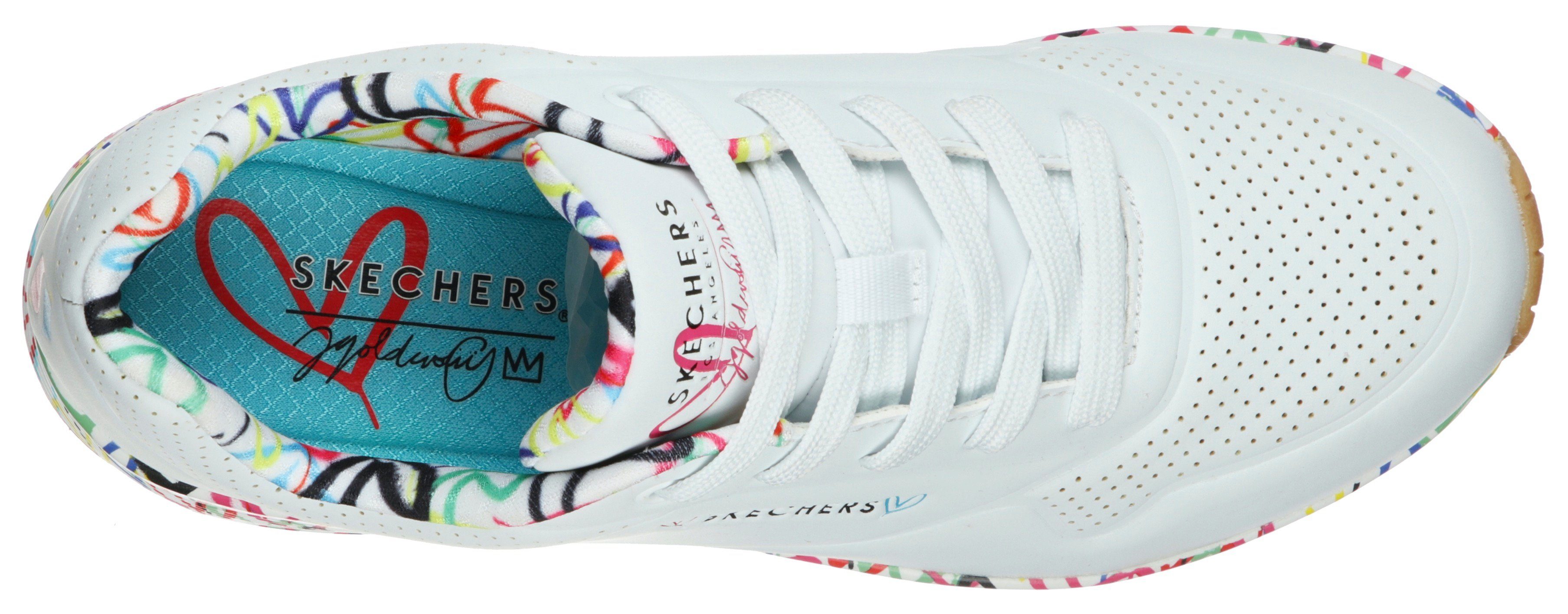 Skechers Sneakers met sleehak UNO-LOVING LOVE Vrijetijdsschoen, lage schoen, veterschoen met coole graffiti-print