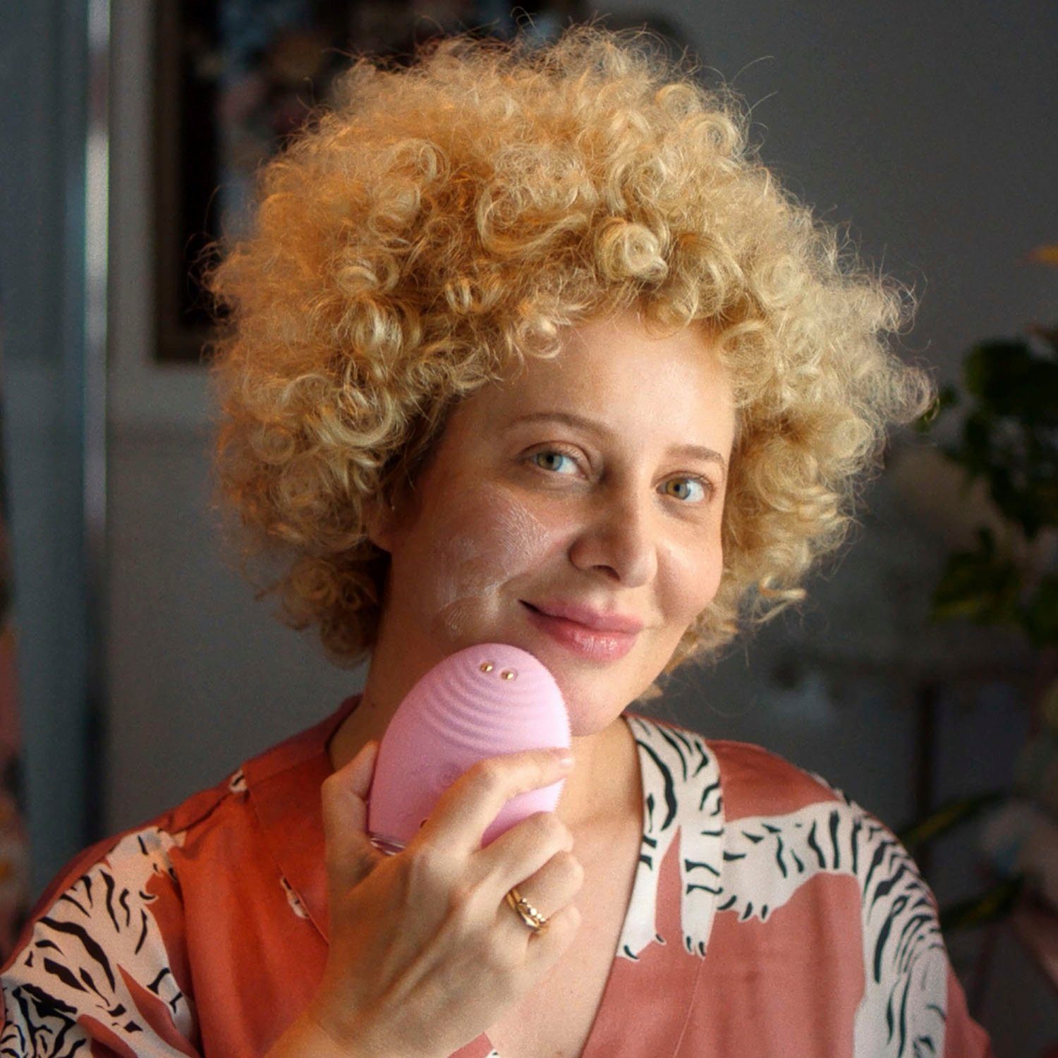 FOREO Elektrische gezichtsreinigingsborstel LUNA™ 4 plus normal skin