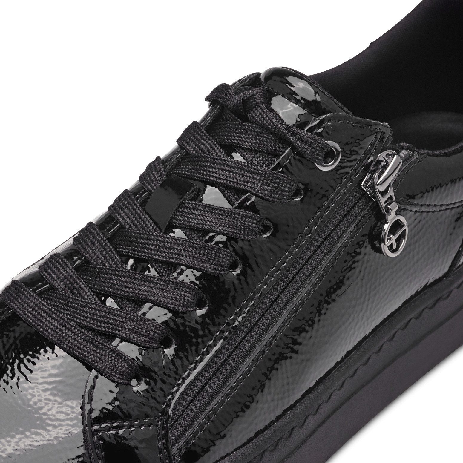 Tamaris Plateausneakers , vrijetijdsschoen, halfschoen, veterschoen met t-logo hanger, vegan