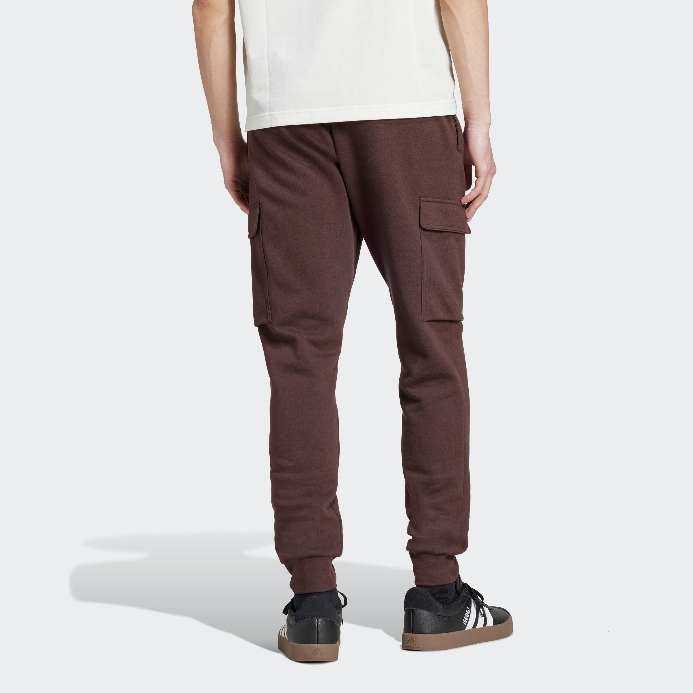 adidas Sportswear Sportbroek ESSENTIALS FLEECE REGULAR TAPERED CARGOBROEK Joggingbroek cargo van zacht fleece-materiaal (1-delig)