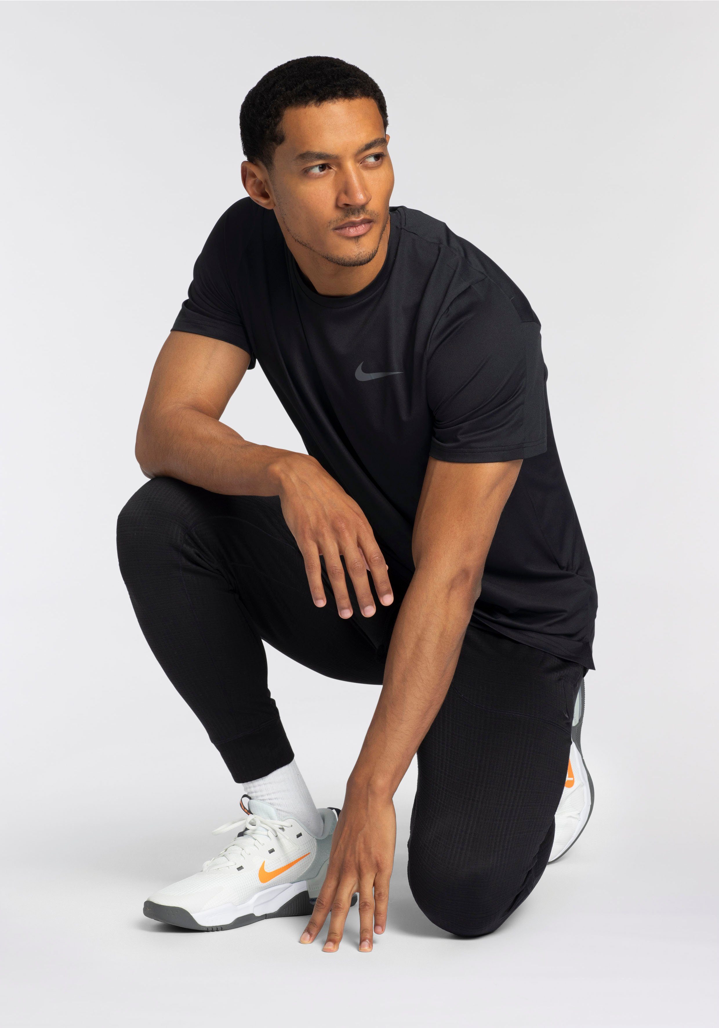 Nike Trainingsbroek YOGA DRI-FIT MEN'S JOGGER