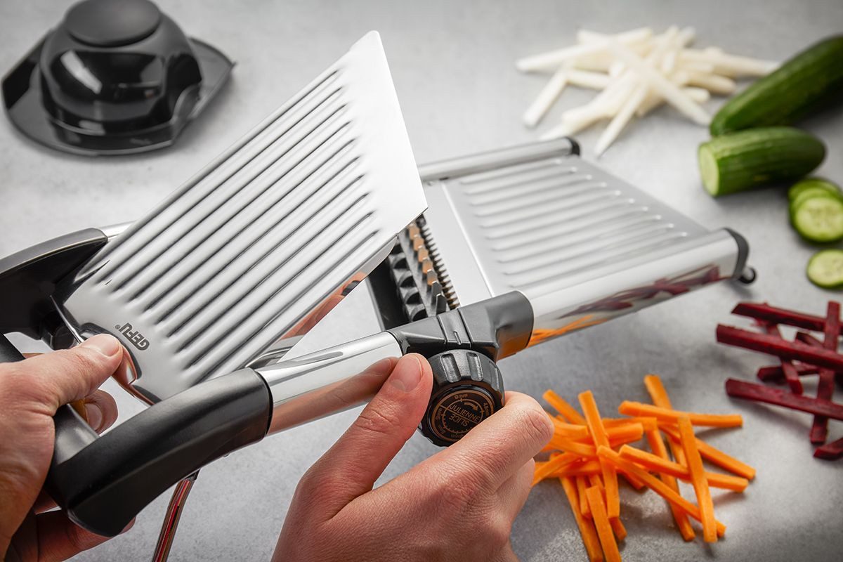 GEFU Juliennesnijder VOLARI extra scherpe mes, verstelbare snijdikte, julienne-strepen