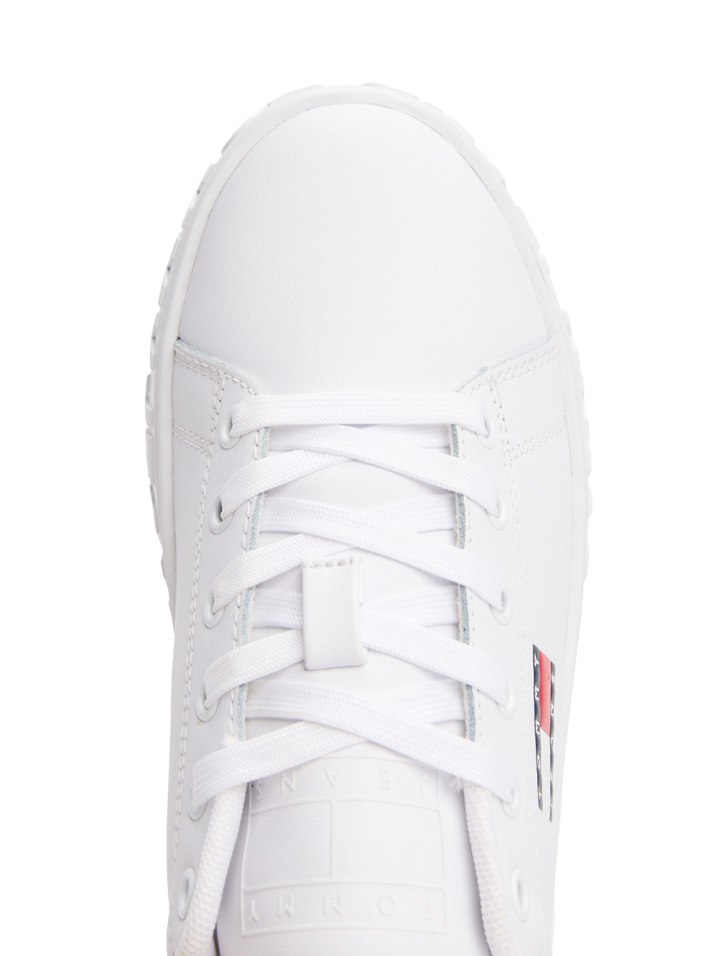TOMMY JEANS Plateausneakers TJW LOGO OUTSOLE SNEAKER ESS vrijetijdsschoen, lage schoen, veterschoen met zijlogo-vlag