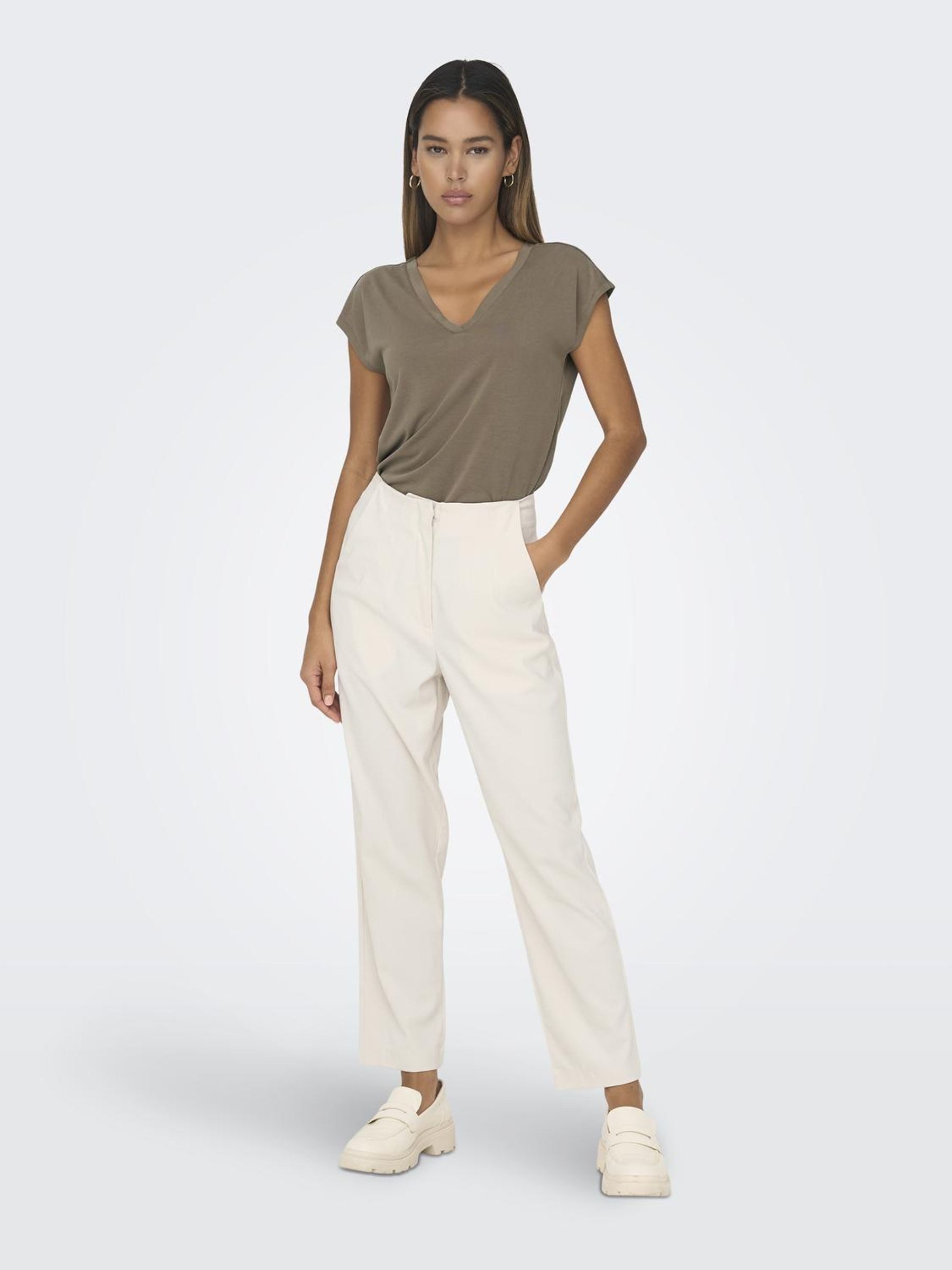 Only Shirt met V-hals ONLFREE S S MODAL V-NEC TOP BOX JRS NOOS