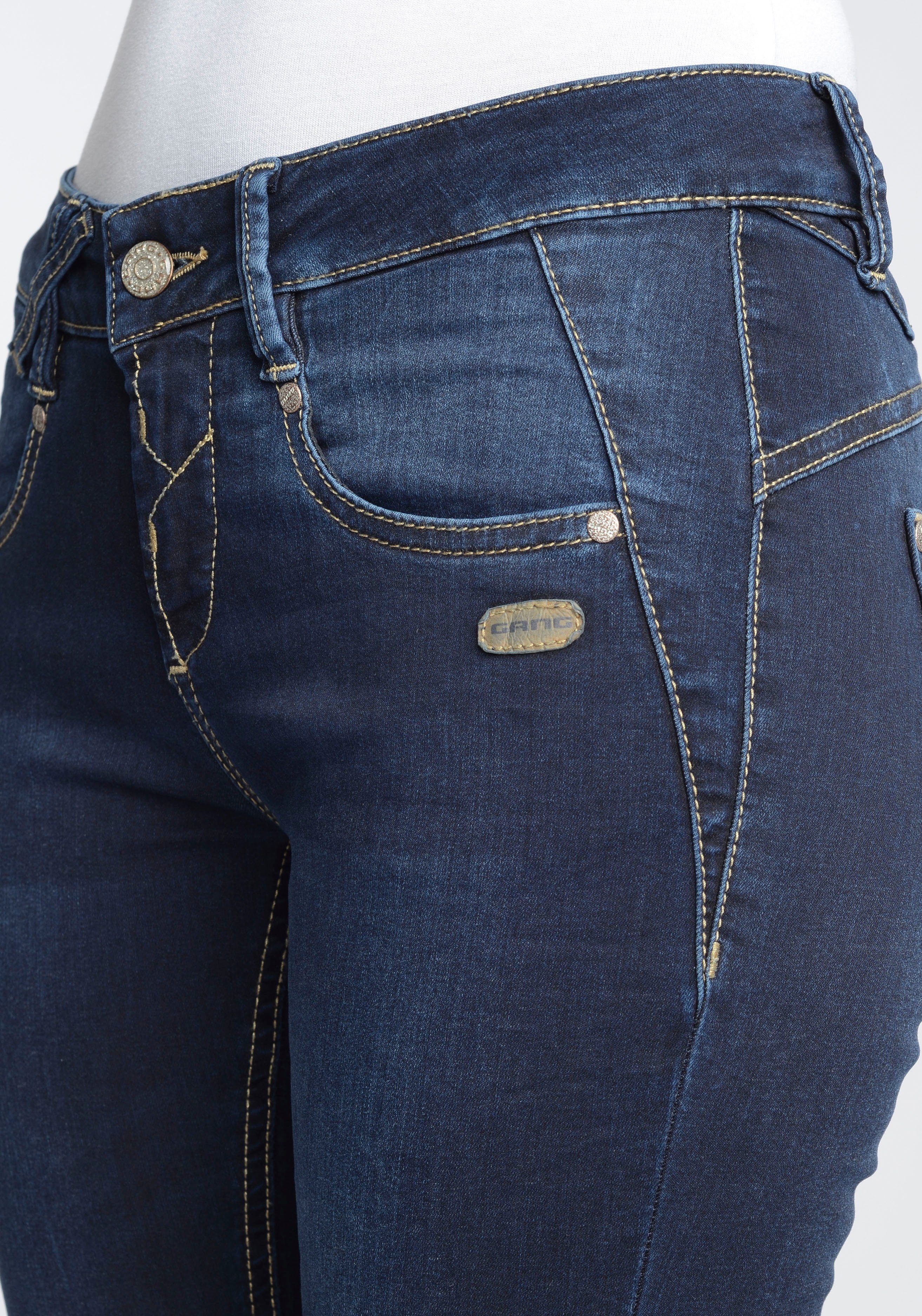 GANG Skinny fit jeans 94Nele met gekruiste riemlussen links voor