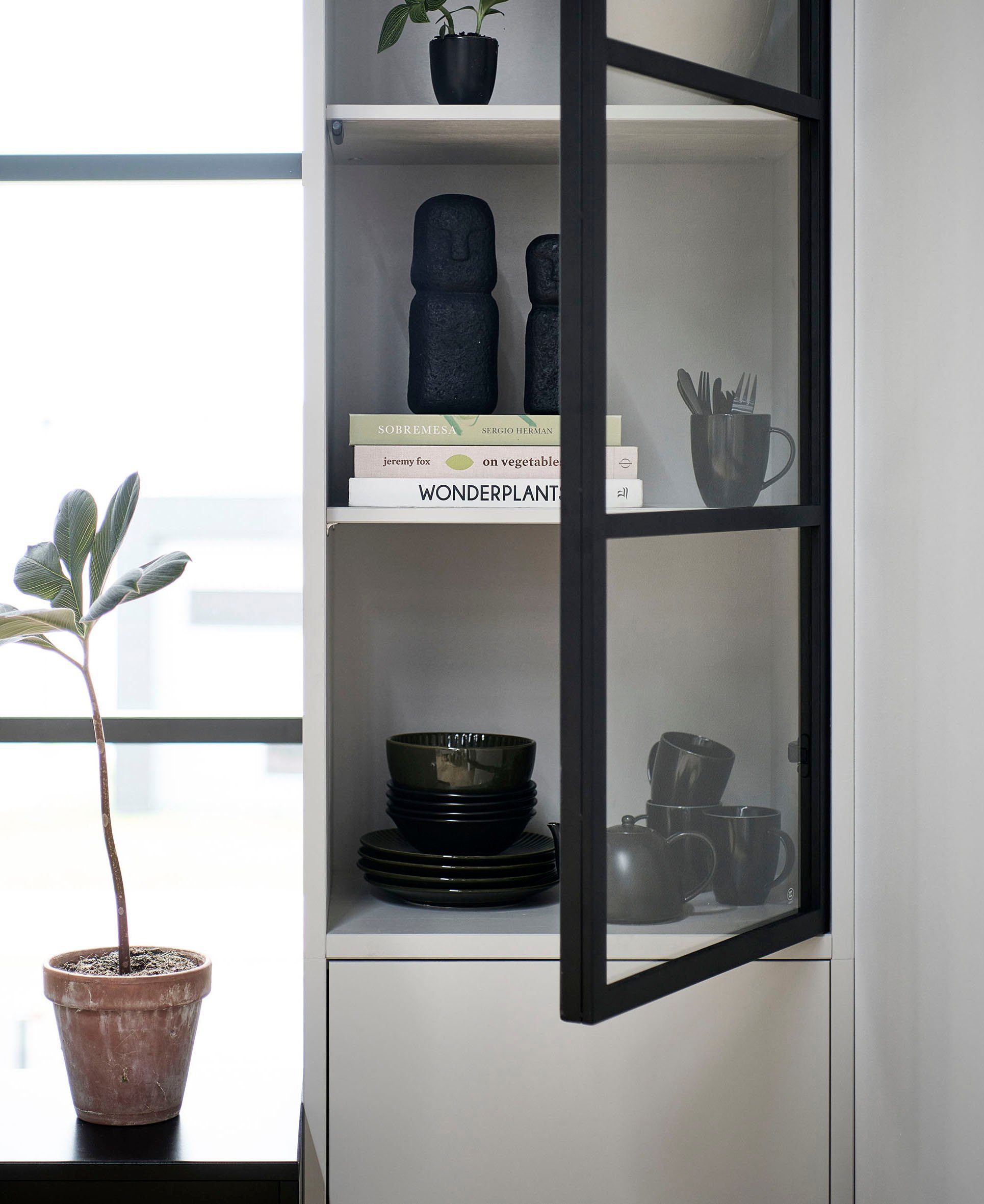WOOOD Vitrinekast Basic met twee deuren, h 230 cm x b 52,5 cm