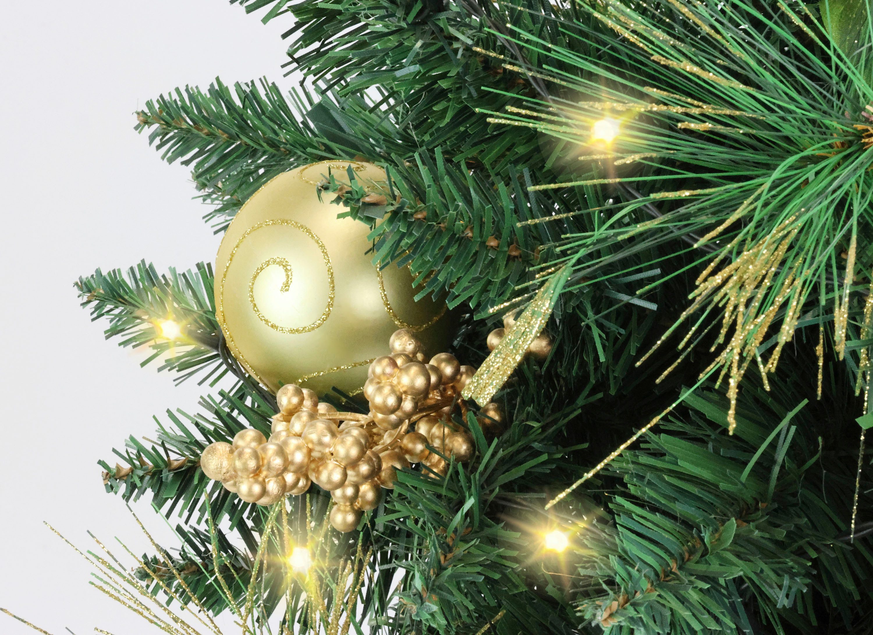 I.GE.A. Kunstkerstboom Gedecoreerde dennenboom met LED-licht in een beker Gedecoreerd met kerstballen kunstkerstboom kerstdecoratie (1 stuk)