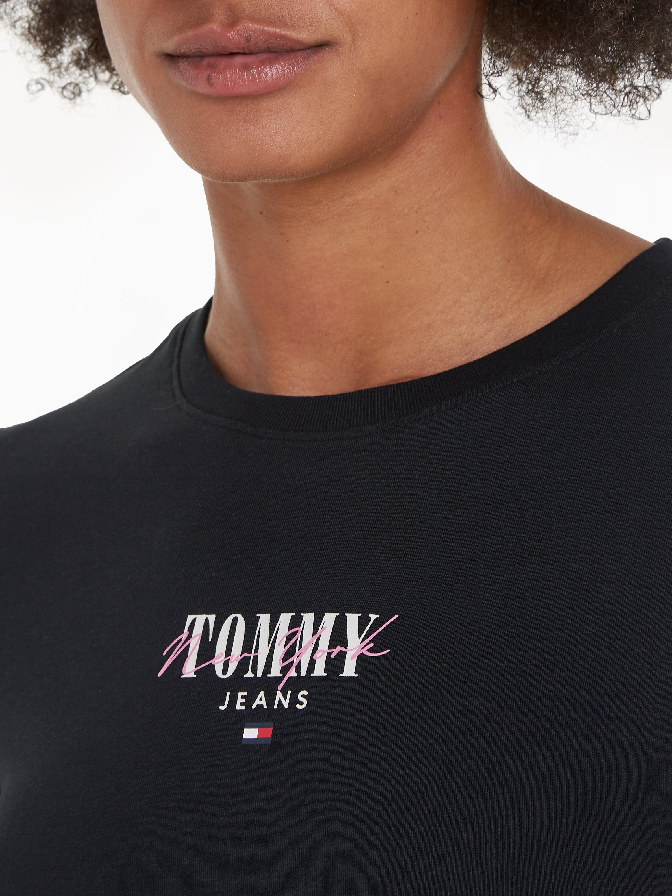 TOMMY JEANS Shirt met ronde hals Rib Slim Essential Logo Geribd shirt, fijne geribde jersey stof, elastisch met Tommy Jeans logo