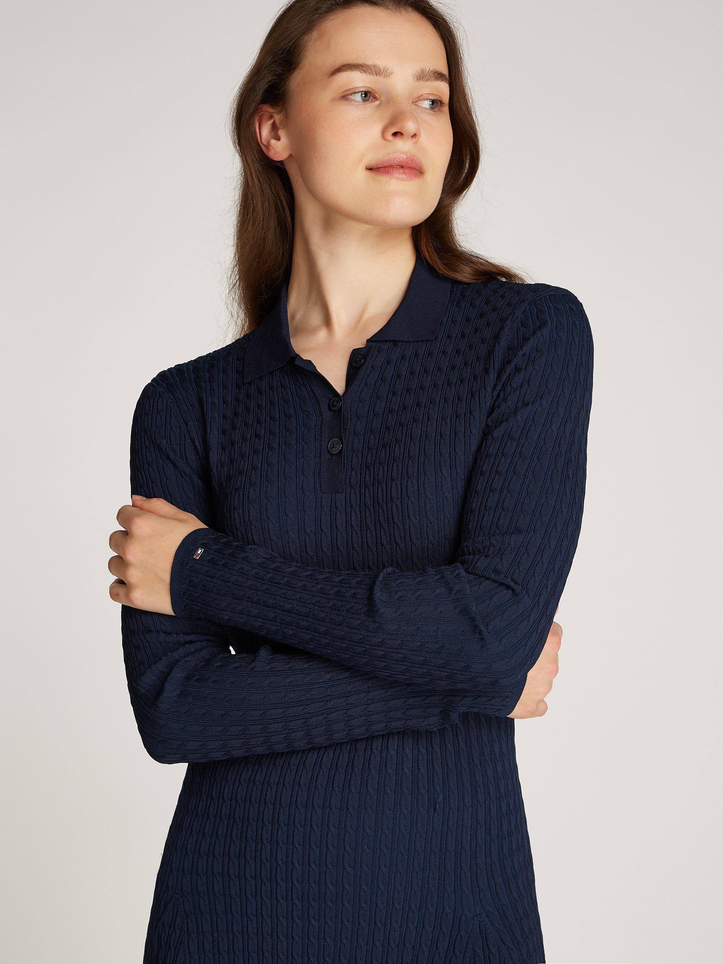 Tommy Hilfiger Gebreide jurk RAYON CABLE F&F LS MIDI DRESS met kabelpatroon, metalen label