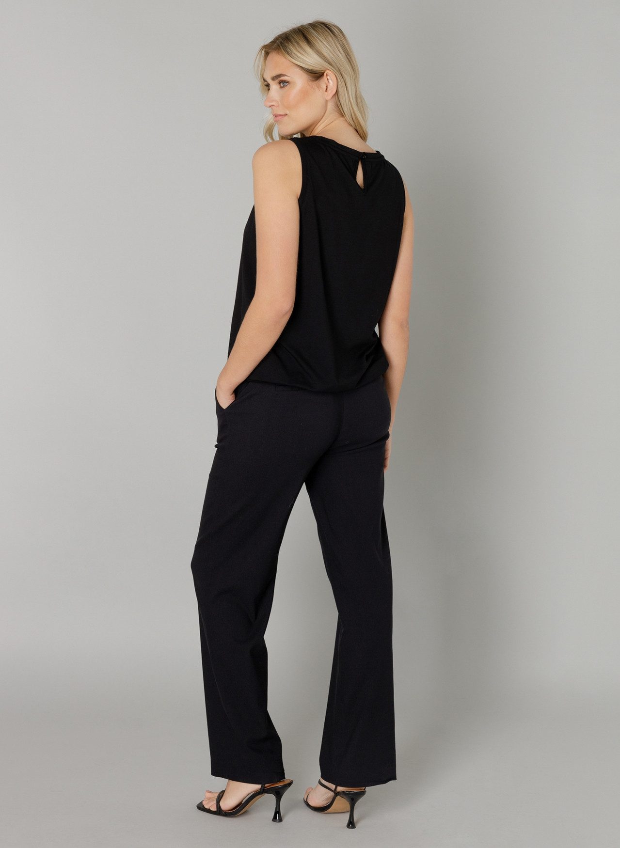 Base Level Shirttop Yasmin 1-knoopsluiting in de nek