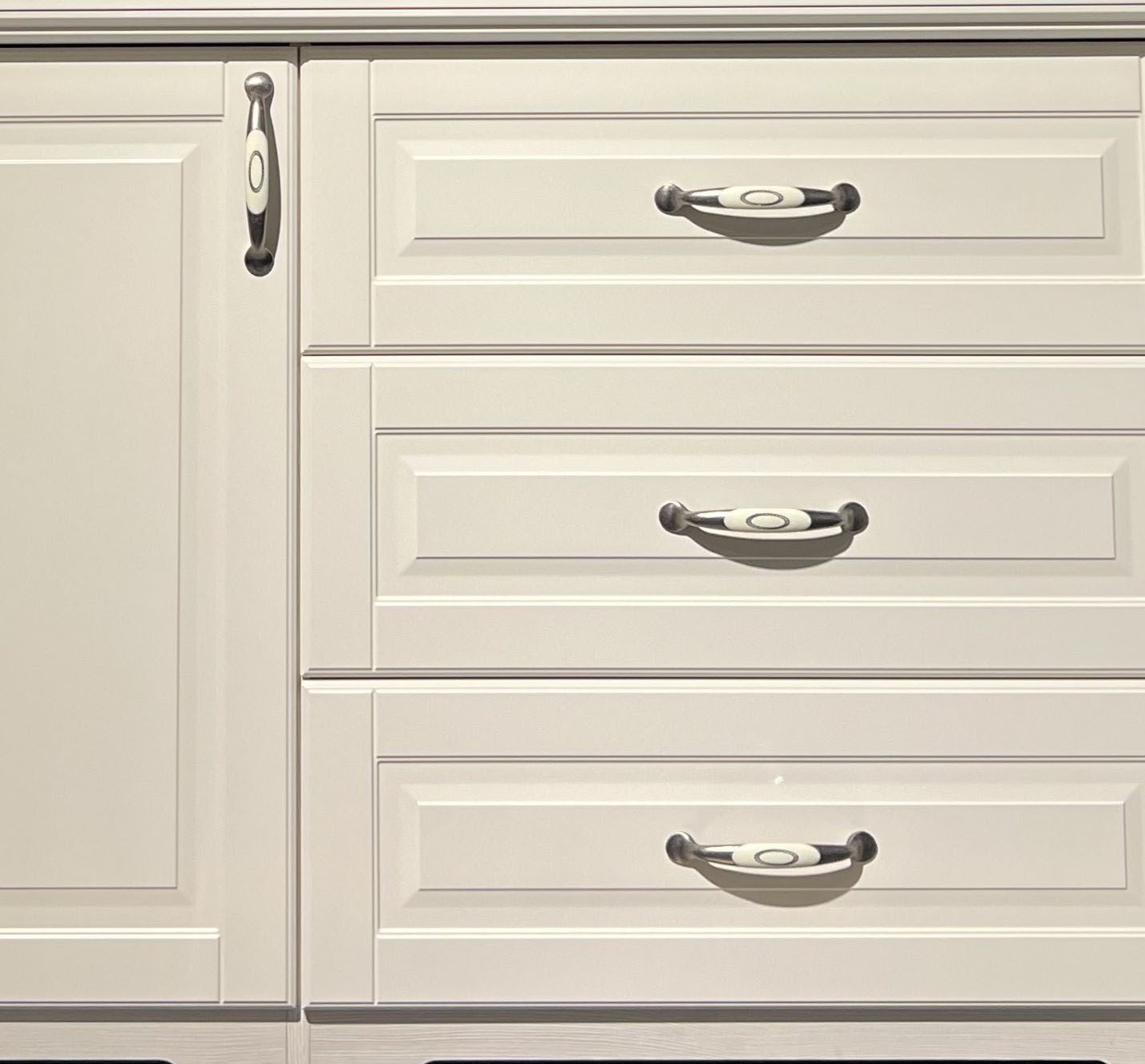 Home affaire Kast met laden en deuren Evergreen, Afmetingen: B/D/H 131/48/88cm, Soft-Close-functie in klassieke landhuisstijl, fsc-gecertificeerd, hoogwaardige uv-lak
