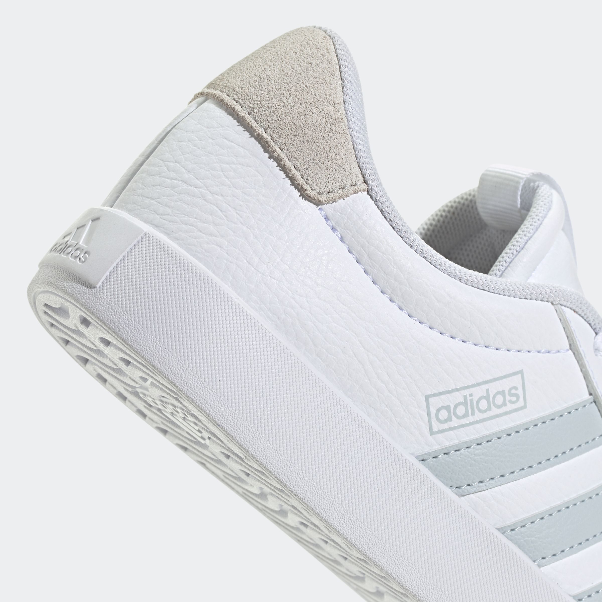adidas Sportswear Sneakers geïnspireerd door het ontwerp van de adidas samba